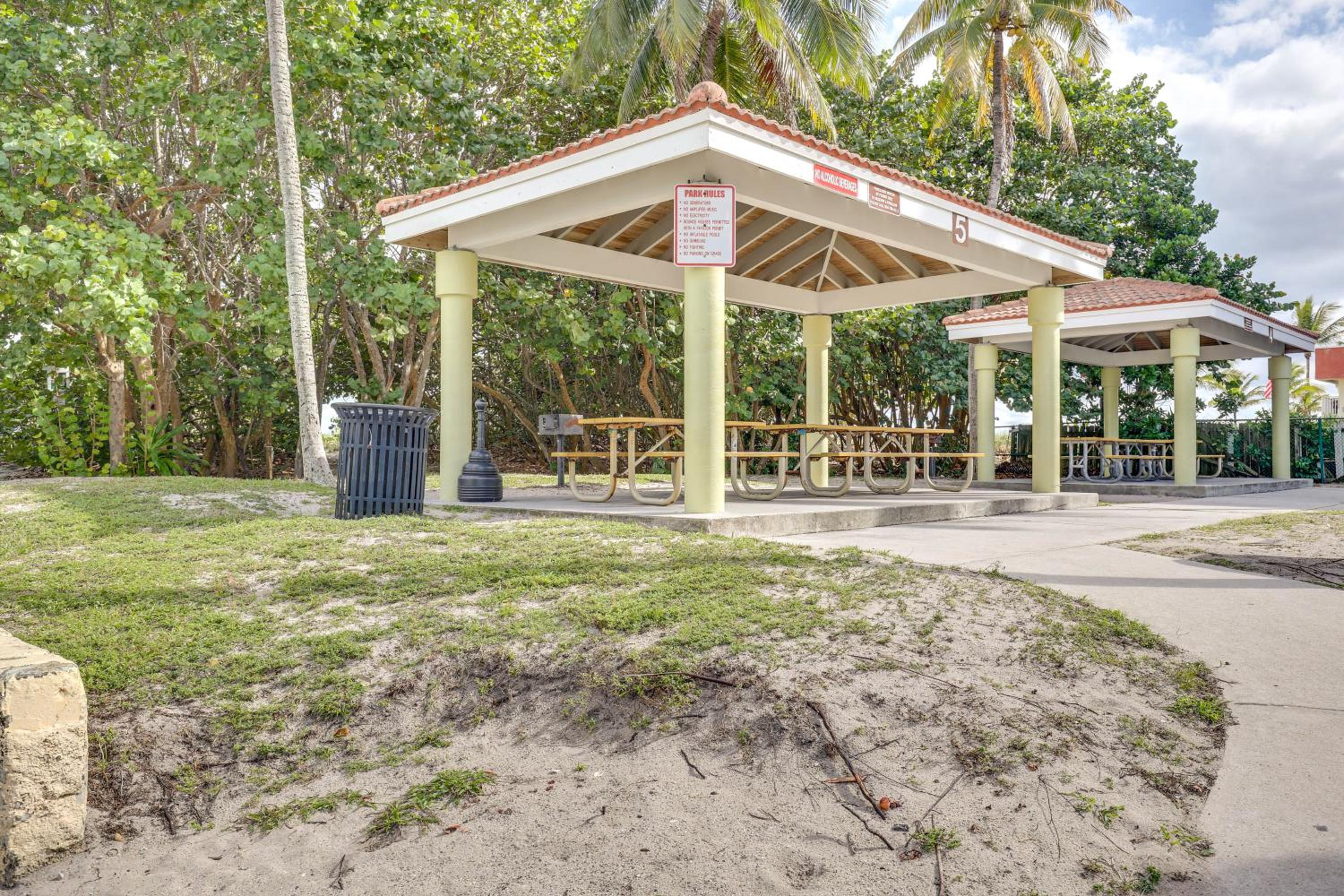 1 Mi to Pompano Beach Pier Pet-Friendly Studio!