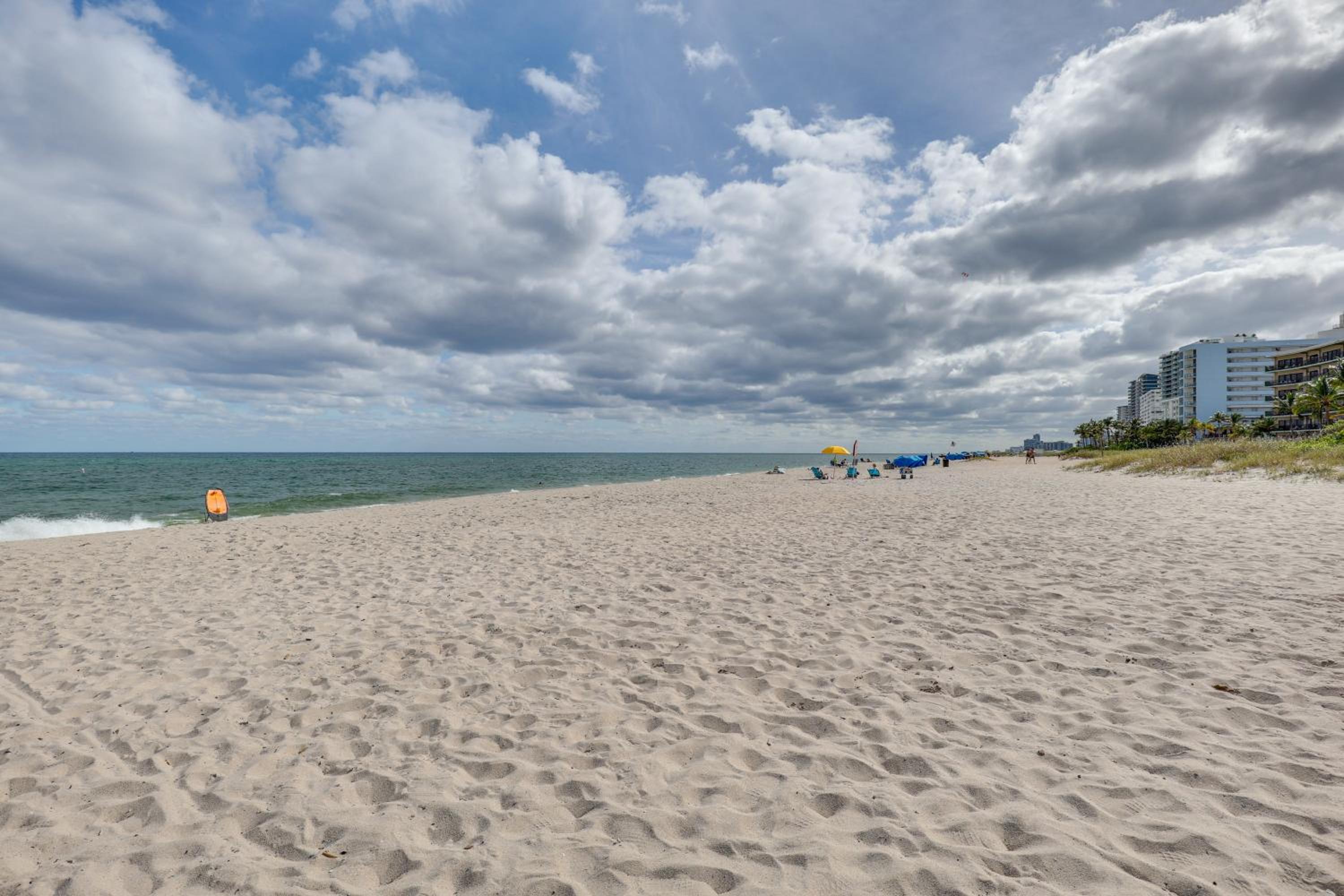 1 Mi to Pompano Beach Pier Pet-Friendly Studio!