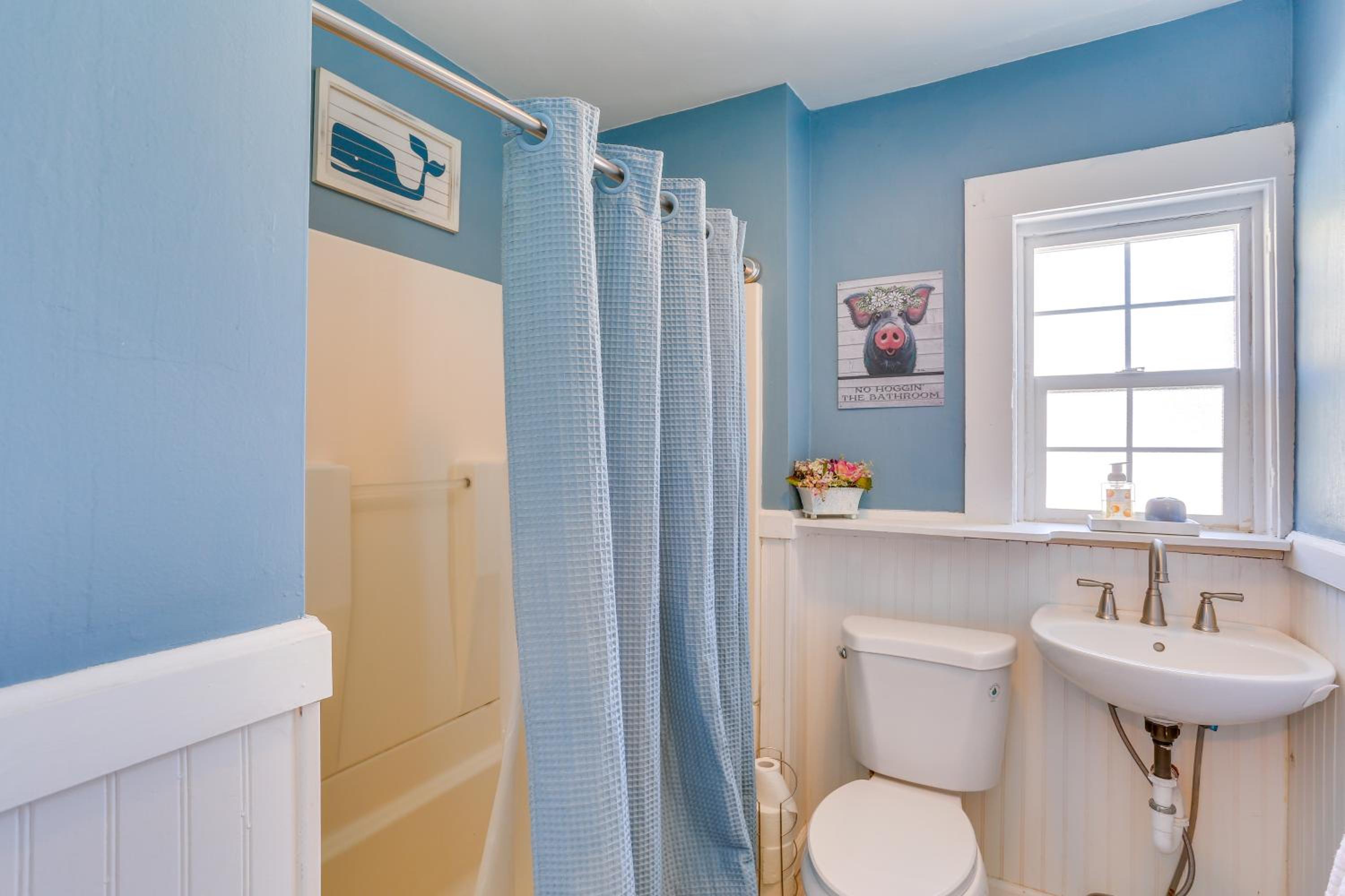 1 Mi to Bizz Johnson Trail! Walkable Apt with Perks