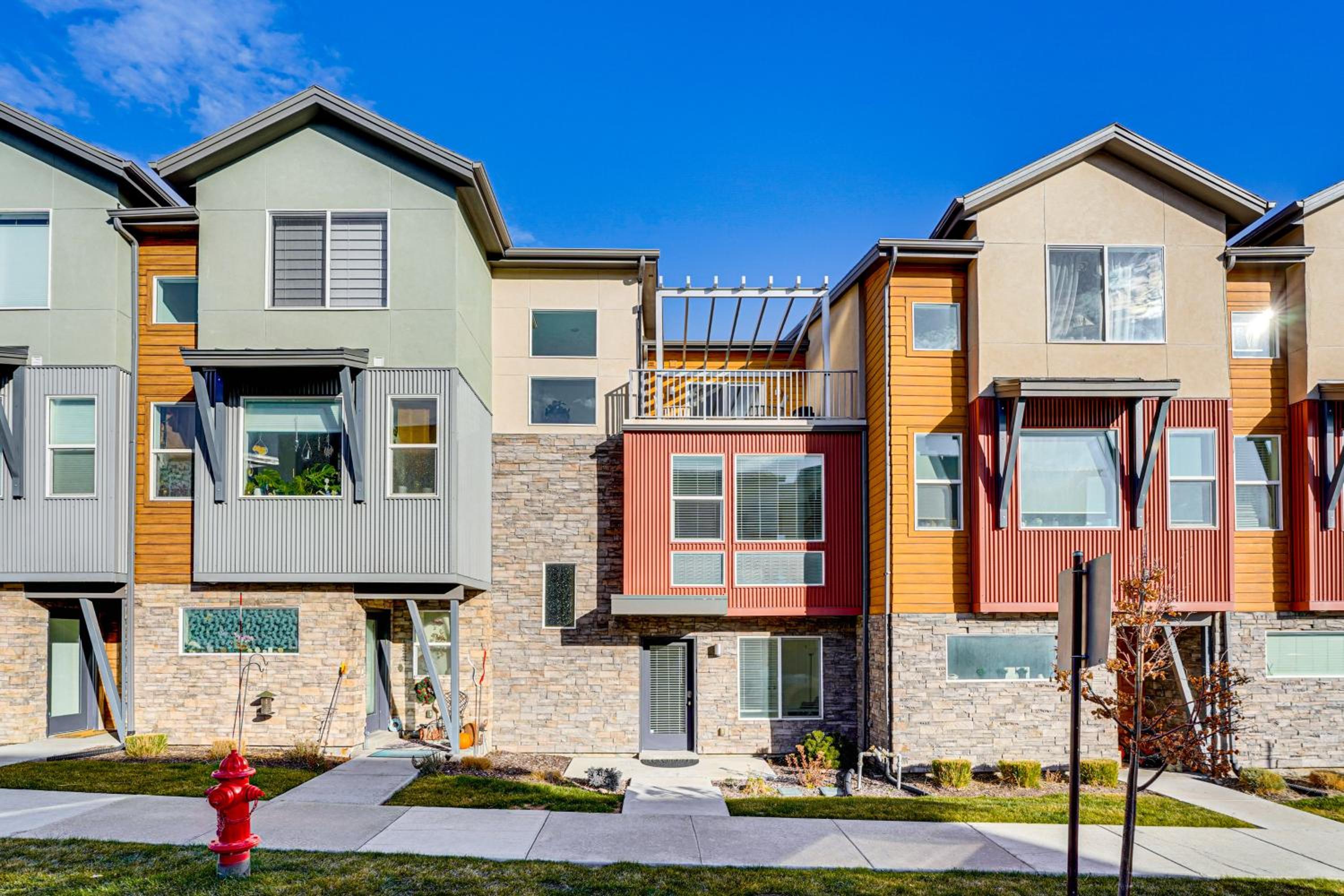 7 Mi to Park City Mtn! Multi-Level Unit with Balcony