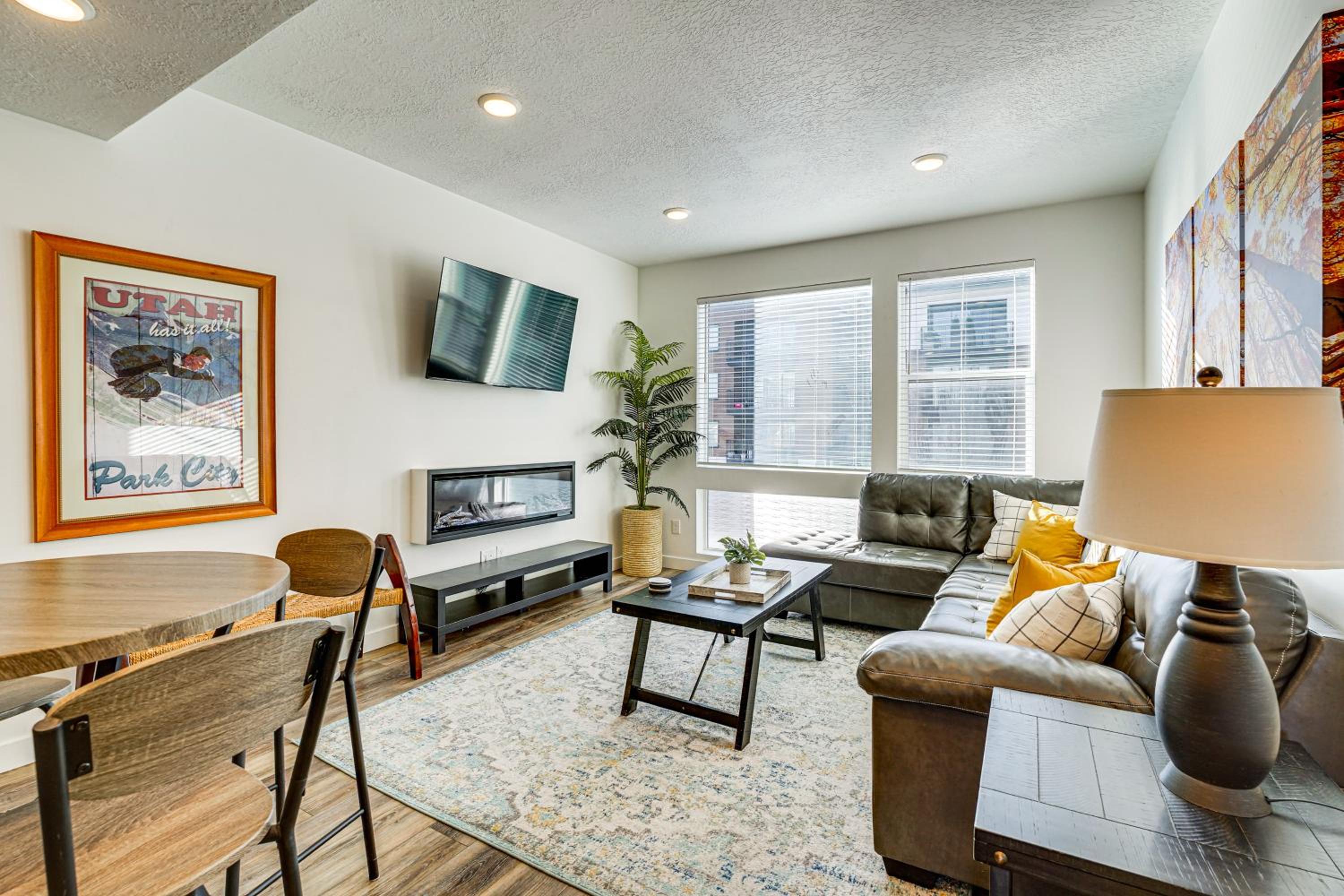 7 Mi to Park City Mtn! Multi-Level Unit with Balcony