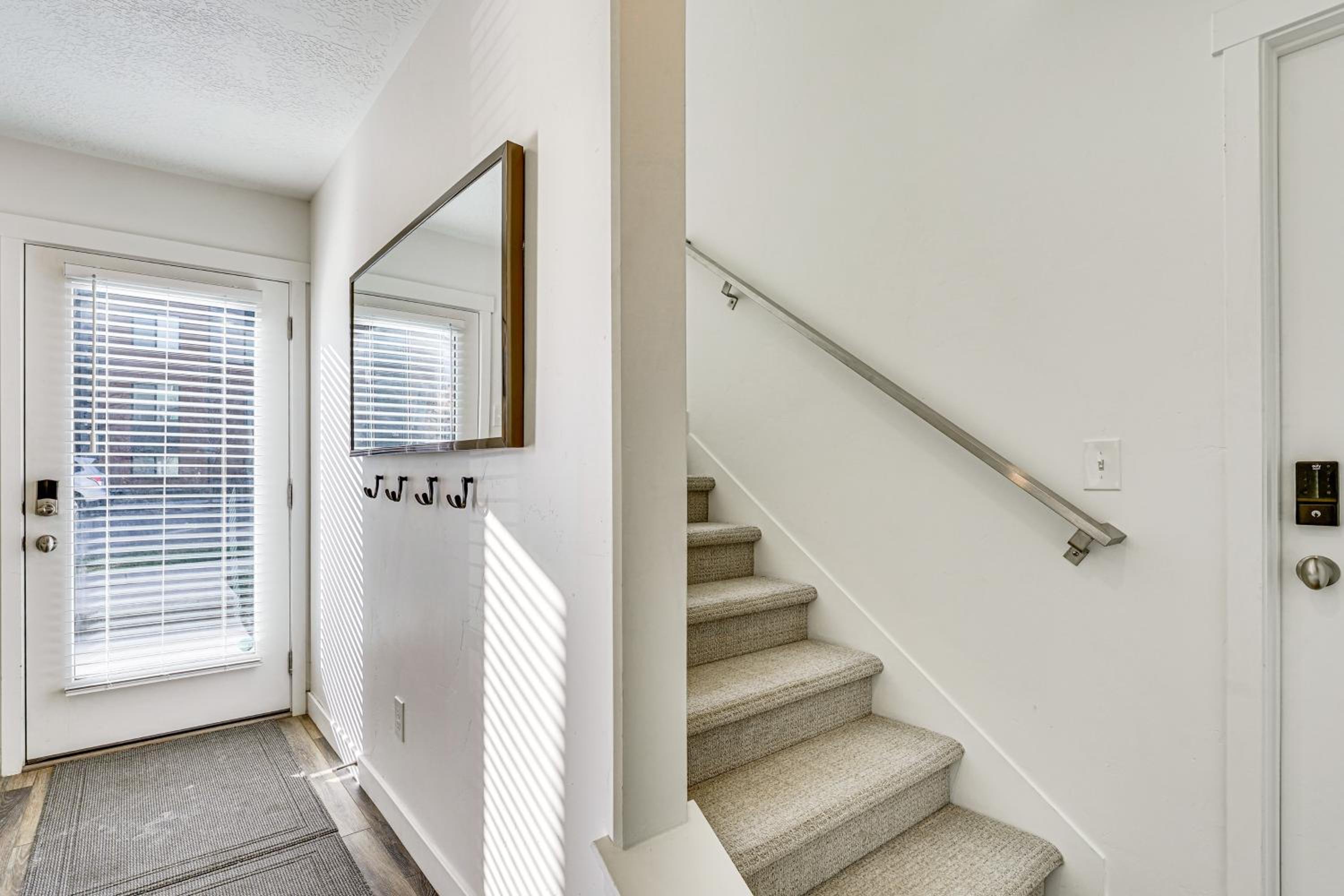 7 Mi to Park City Mtn! Multi-Level Unit with Balcony