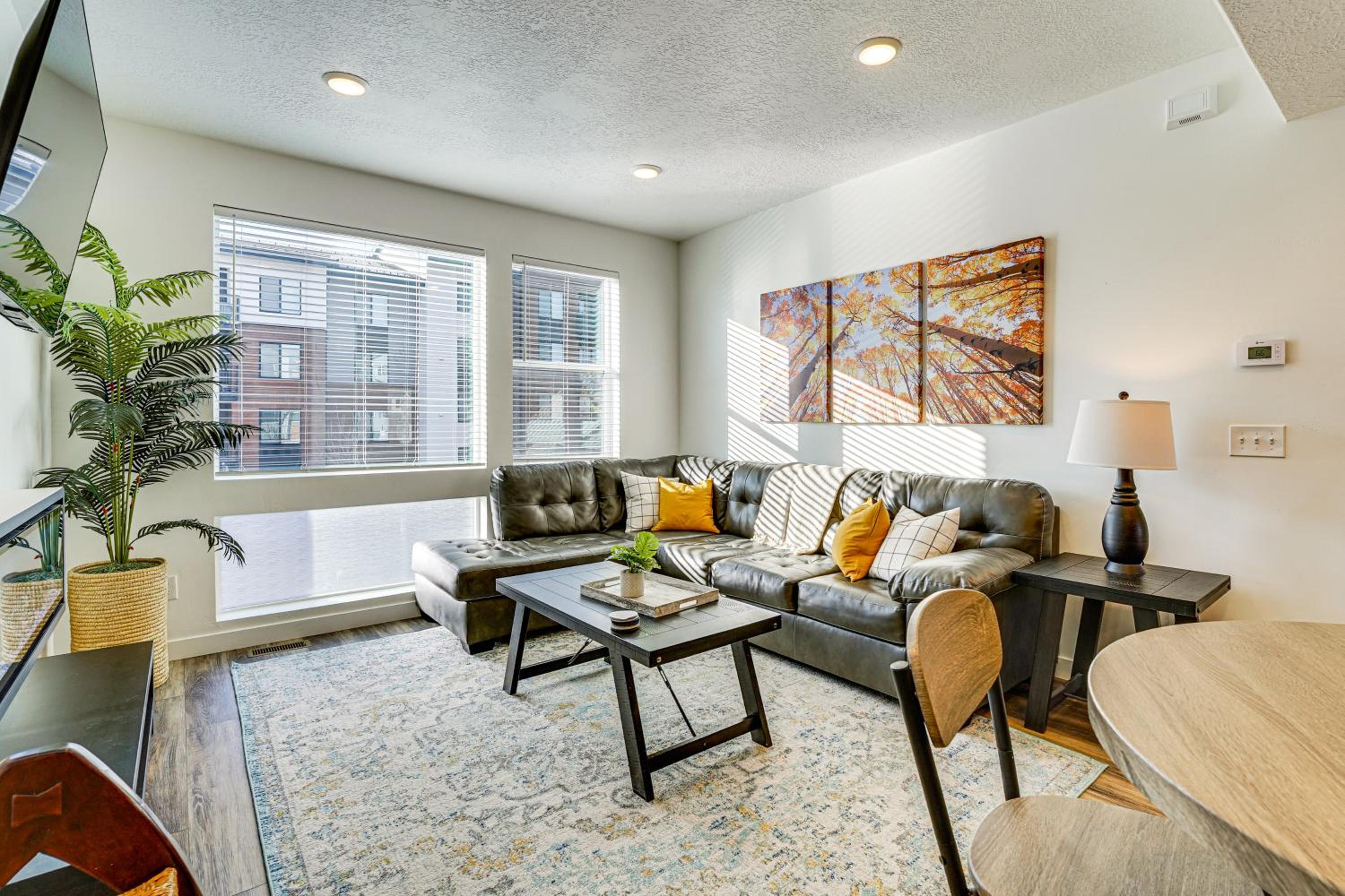 7 Mi to Park City Mtn! Multi-Level Unit with Balcony