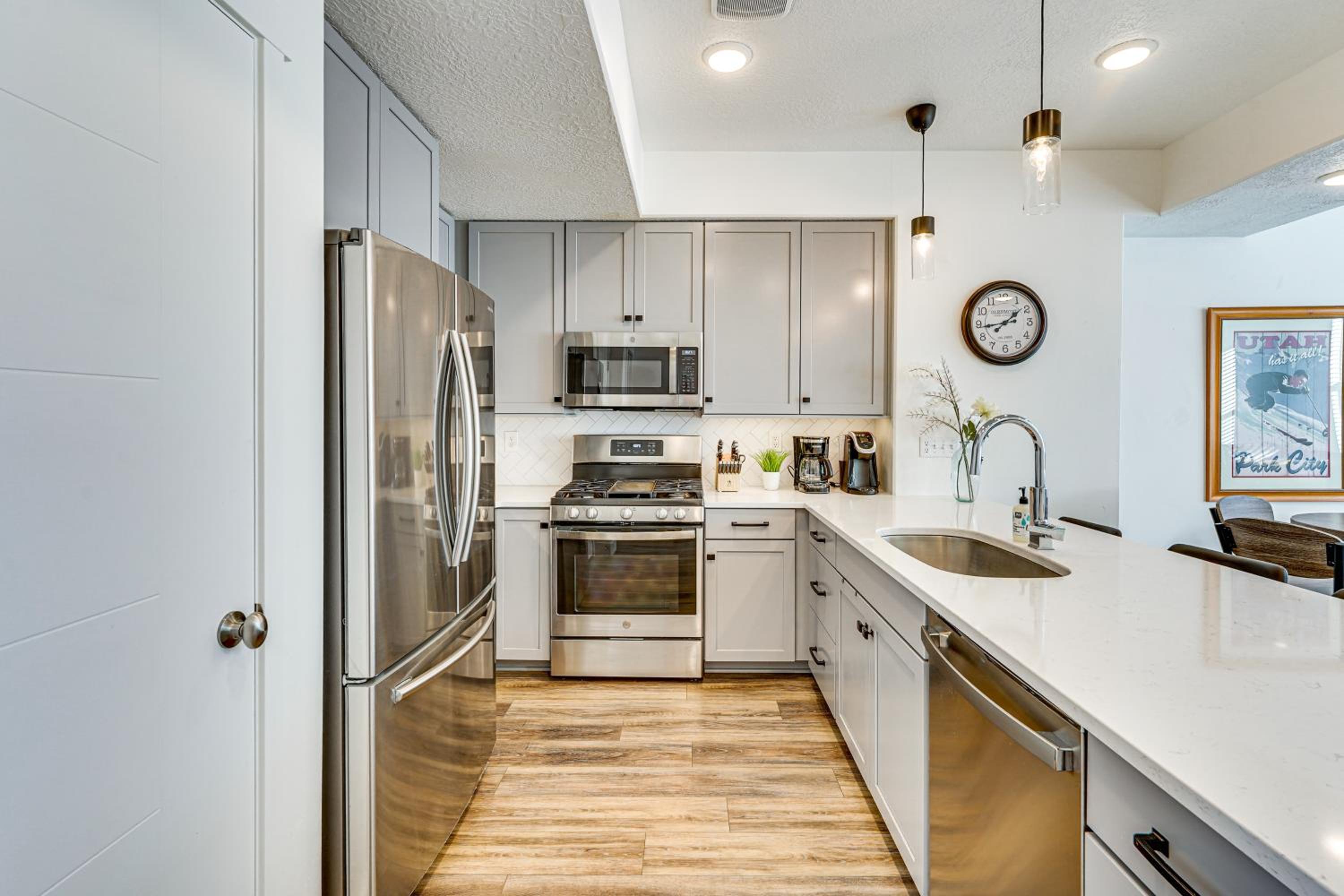 7 Mi to Park City Mtn! Multi-Level Unit with Balcony