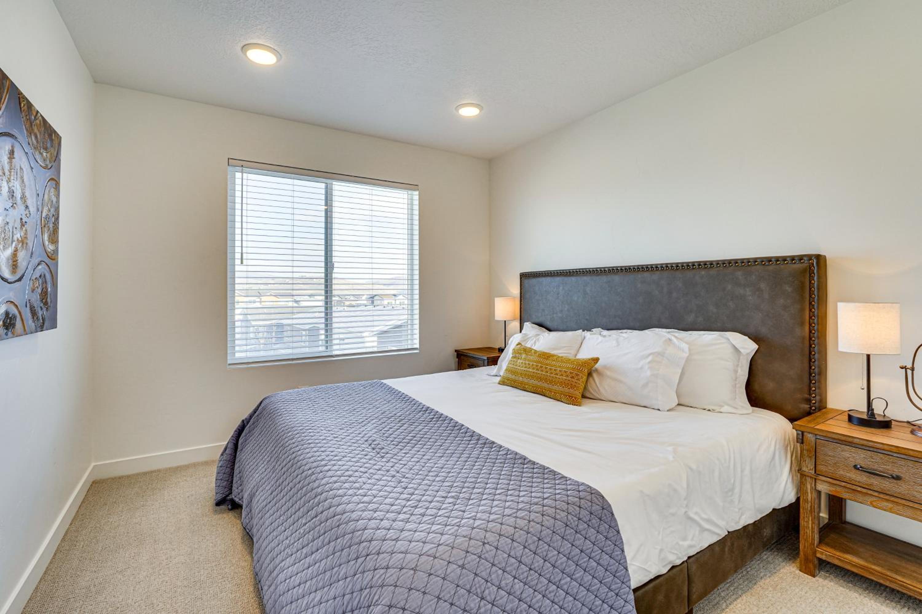 7 Mi to Park City Mtn! Multi-Level Unit with Balcony