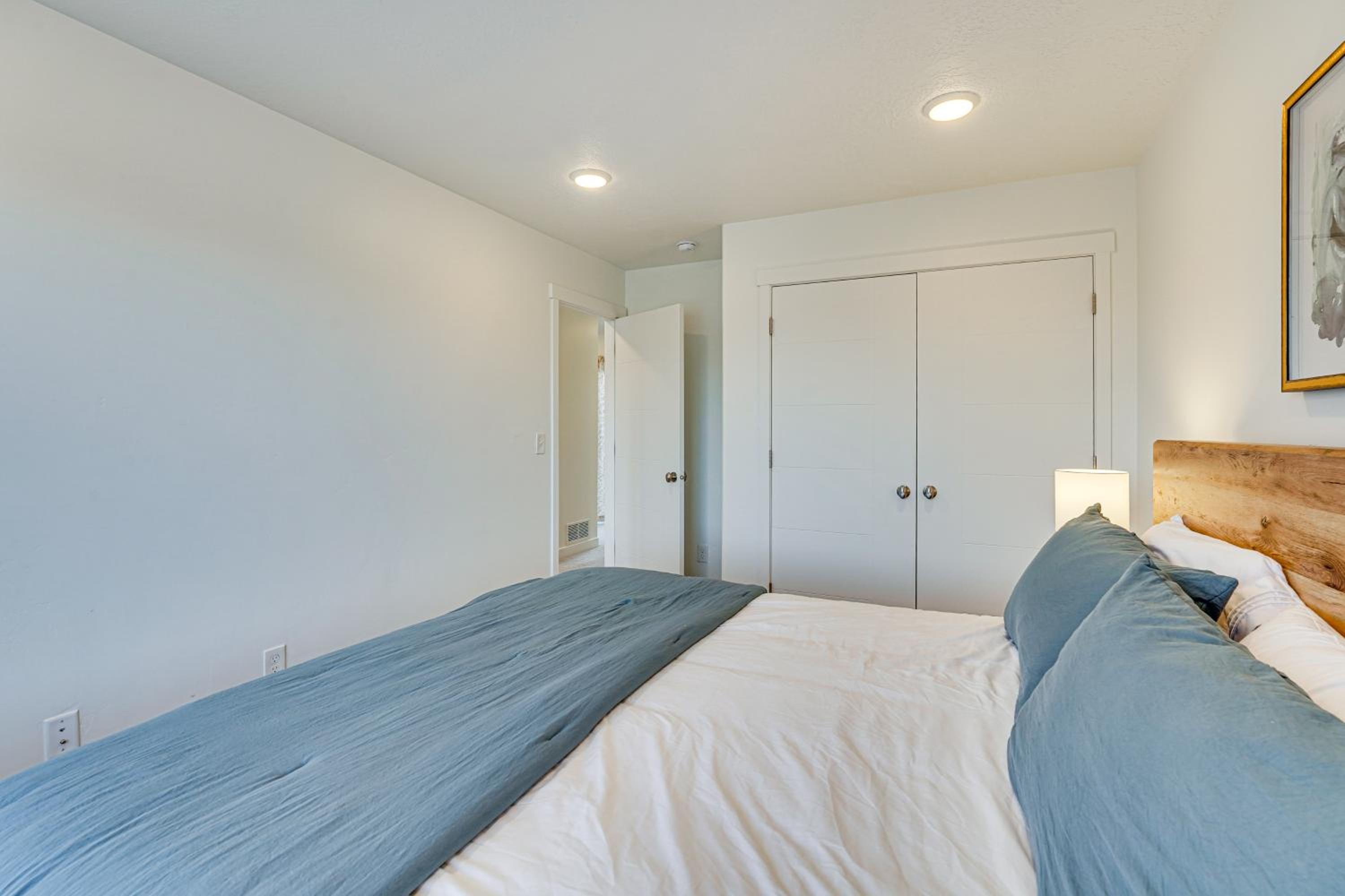 7 Mi to Park City Mtn! Multi-Level Unit with Balcony