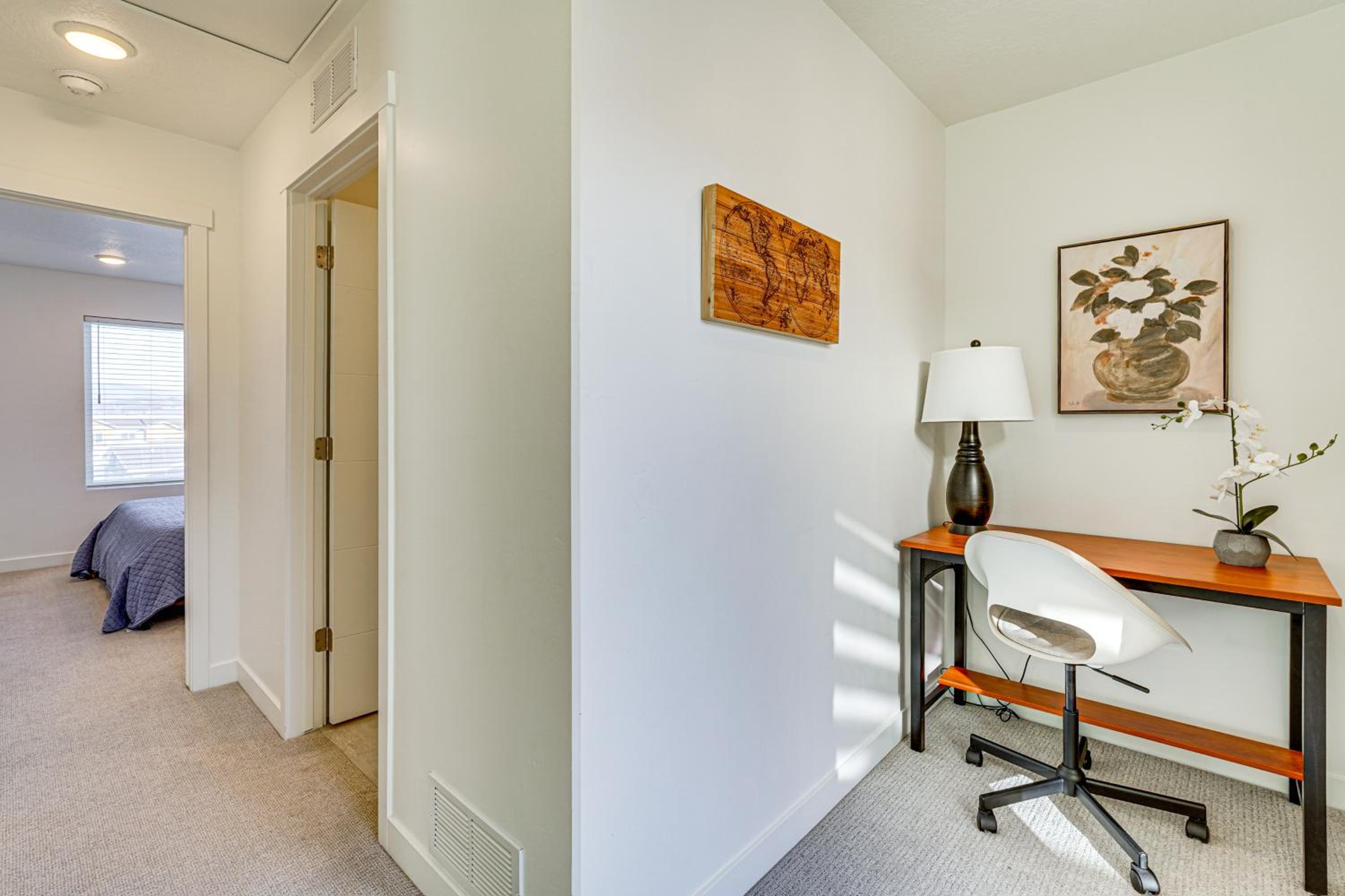 7 Mi to Park City Mtn! Multi-Level Unit with Balcony