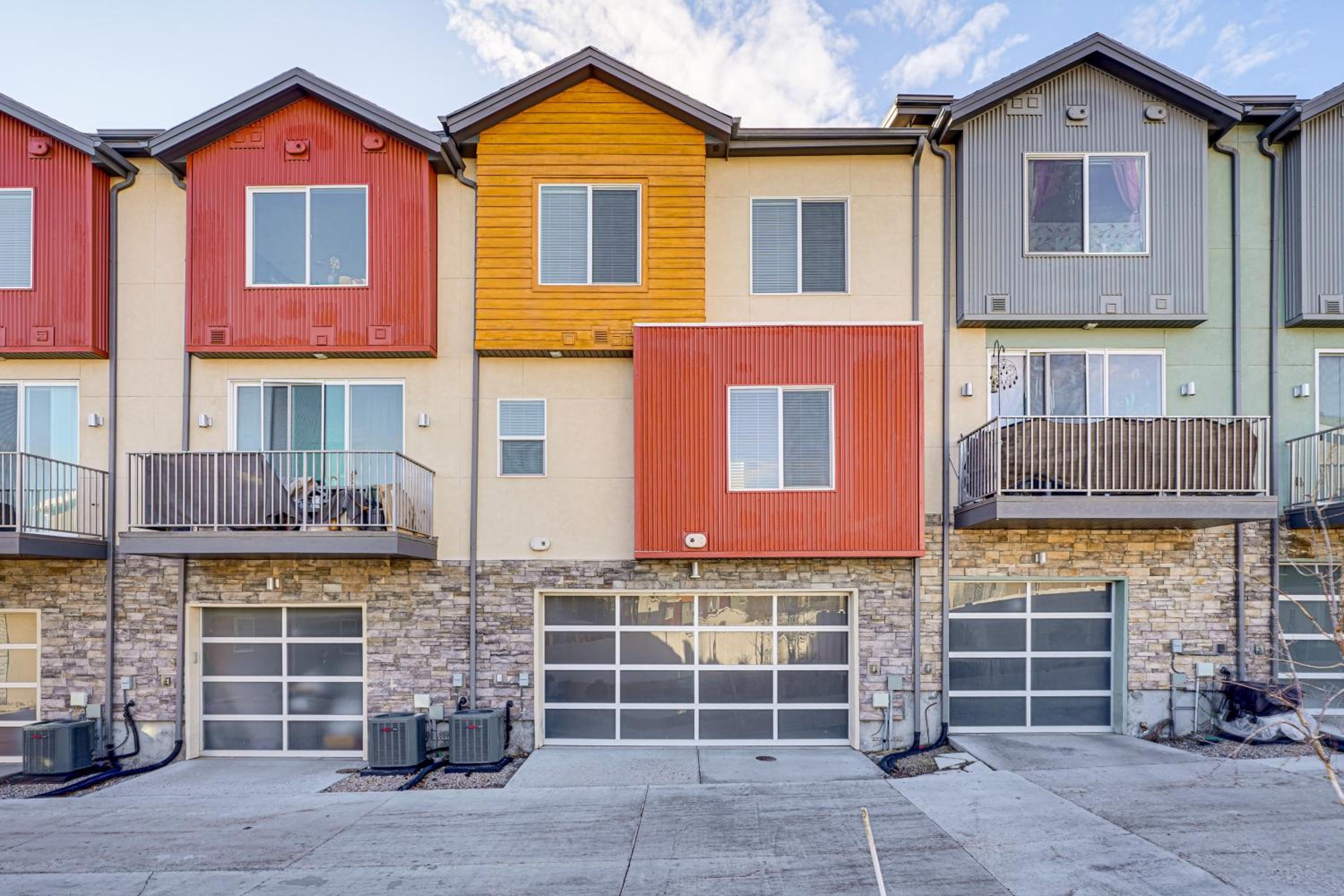 7 Mi to Park City Mtn! Multi-Level Unit with Balcony