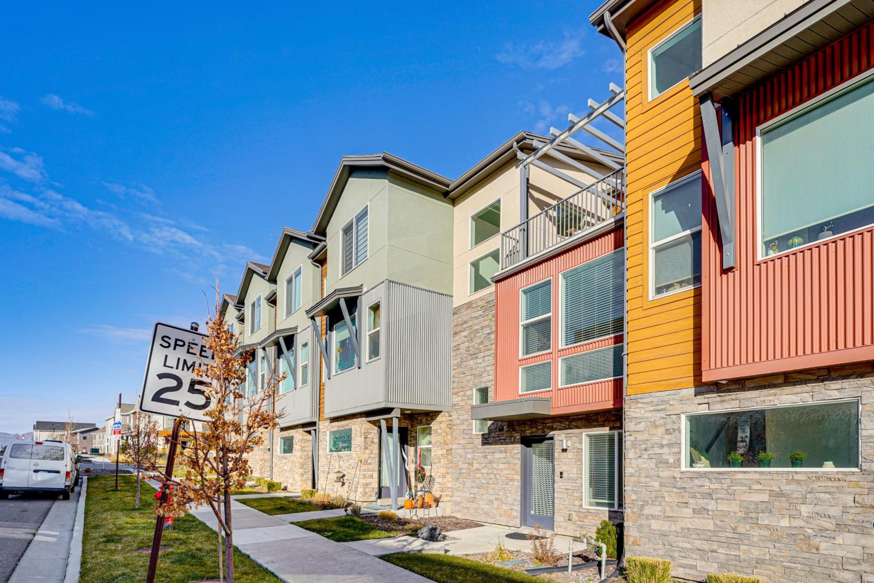 7 Mi to Park City Mtn! Multi-Level Unit with Balcony