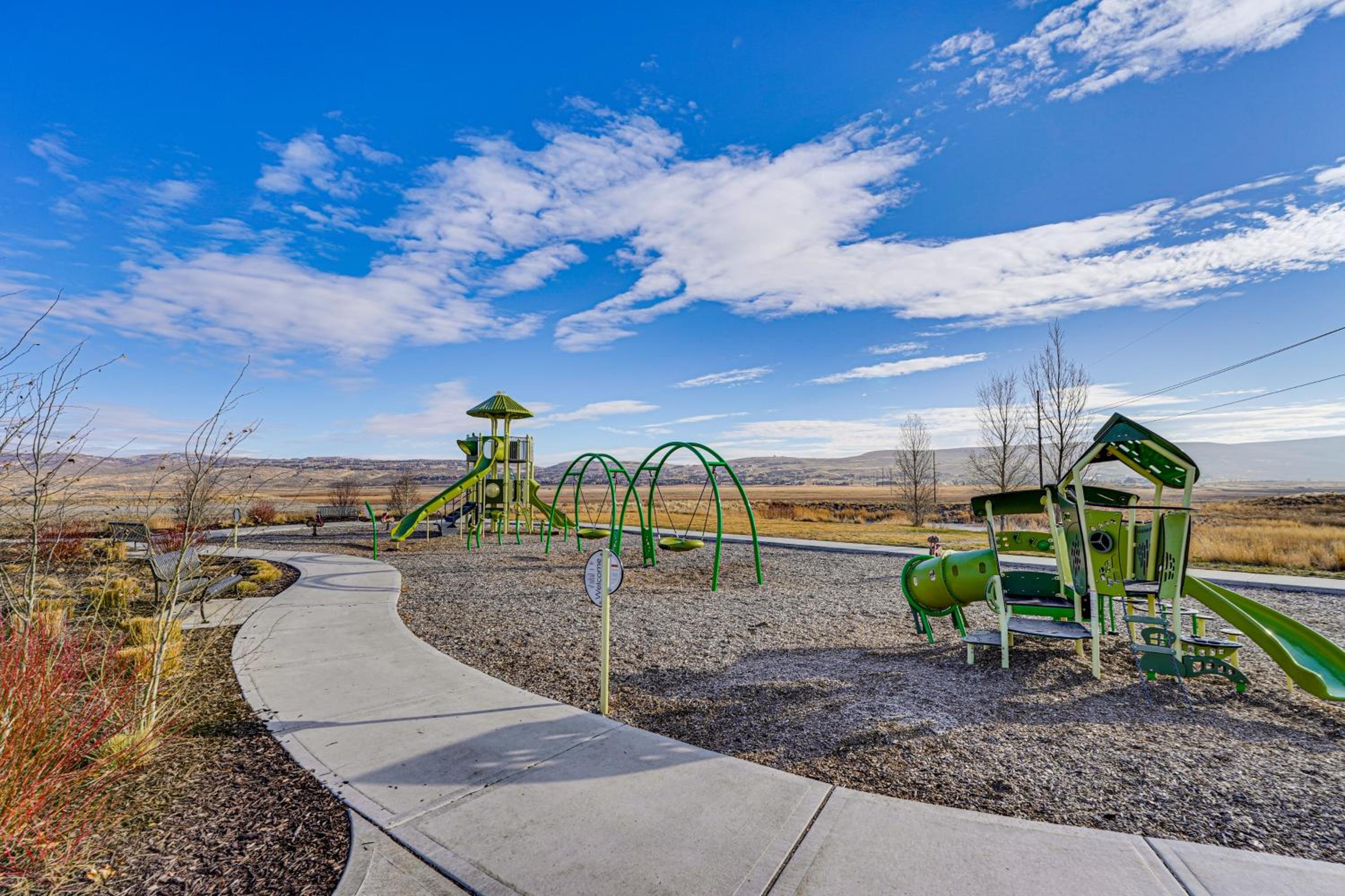 7 Mi to Park City Mtn! Multi-Level Unit with Balcony