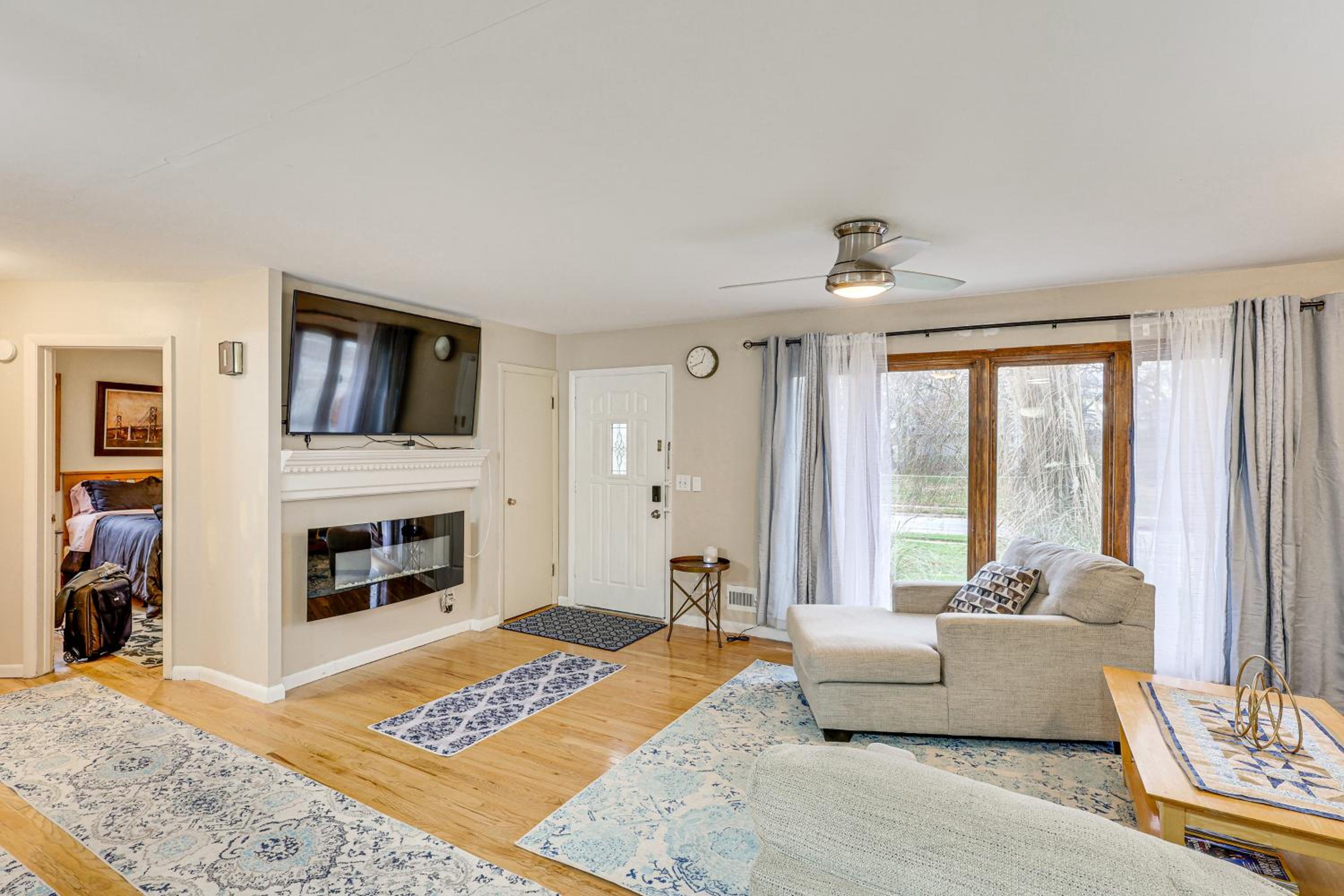 6 Mi to Dtwn Cozy Omaha Apt with Private Yard!