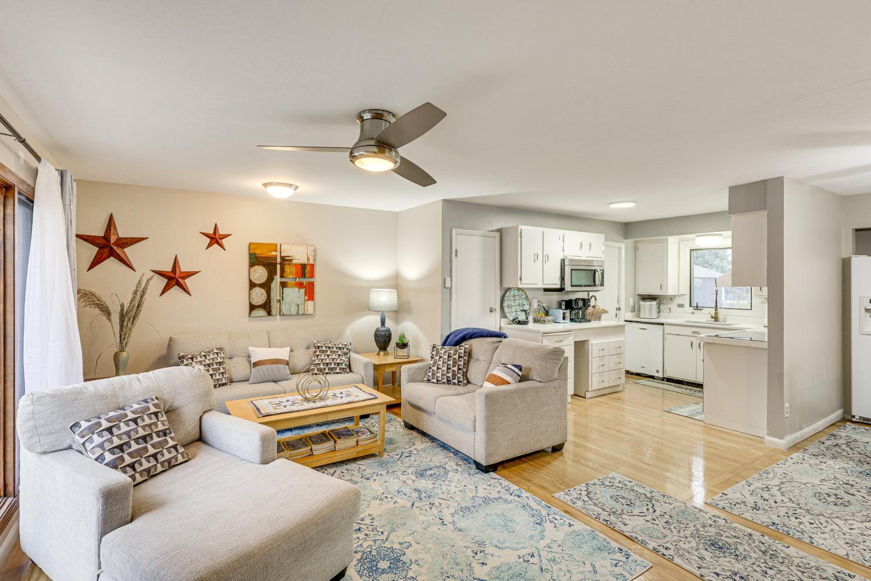 6 Mi to Dtwn Cozy Omaha Apt with Private Yard!