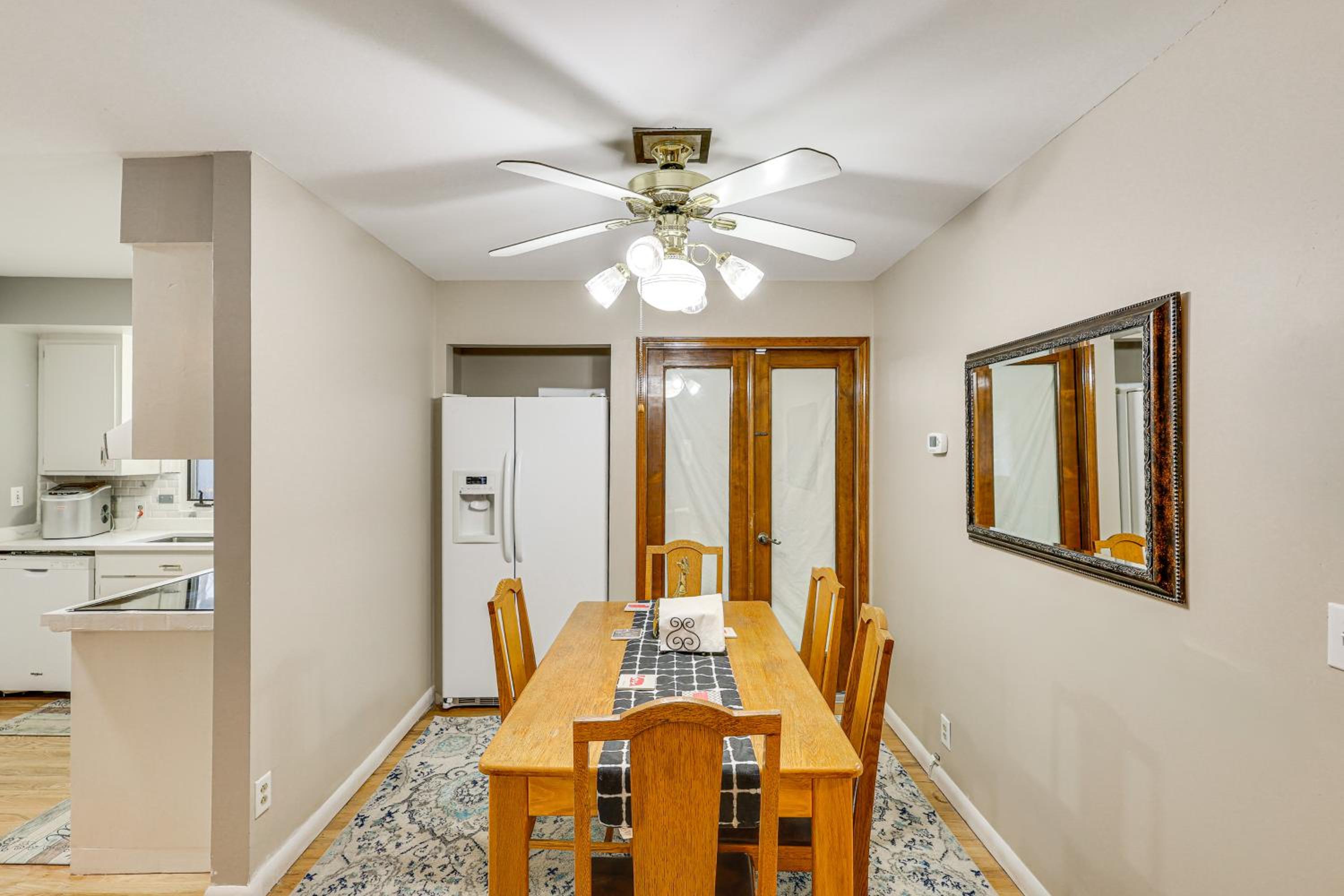 6 Mi to Dtwn Cozy Omaha Apt with Private Yard!
