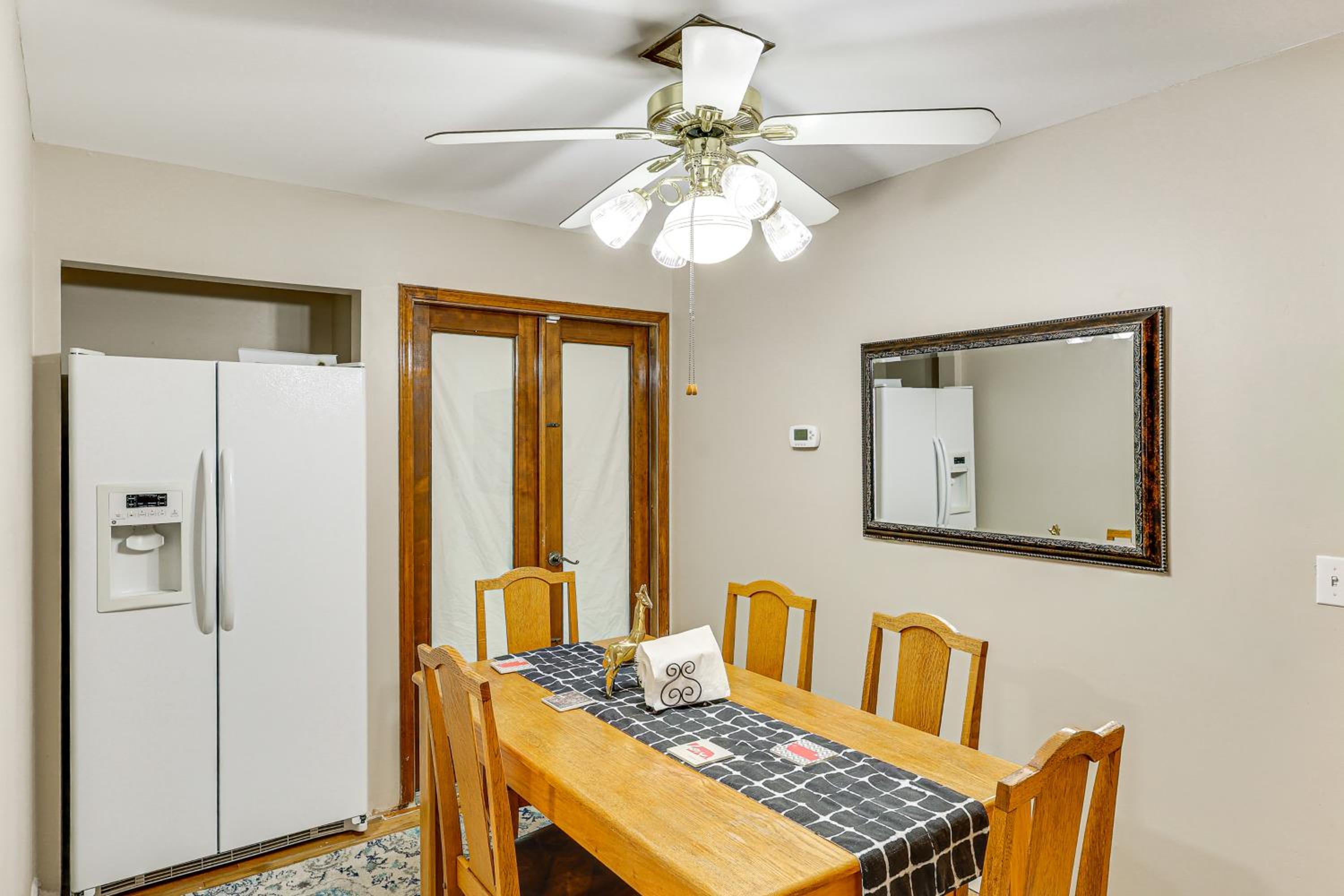 6 Mi to Dtwn Cozy Omaha Apt with Private Yard!