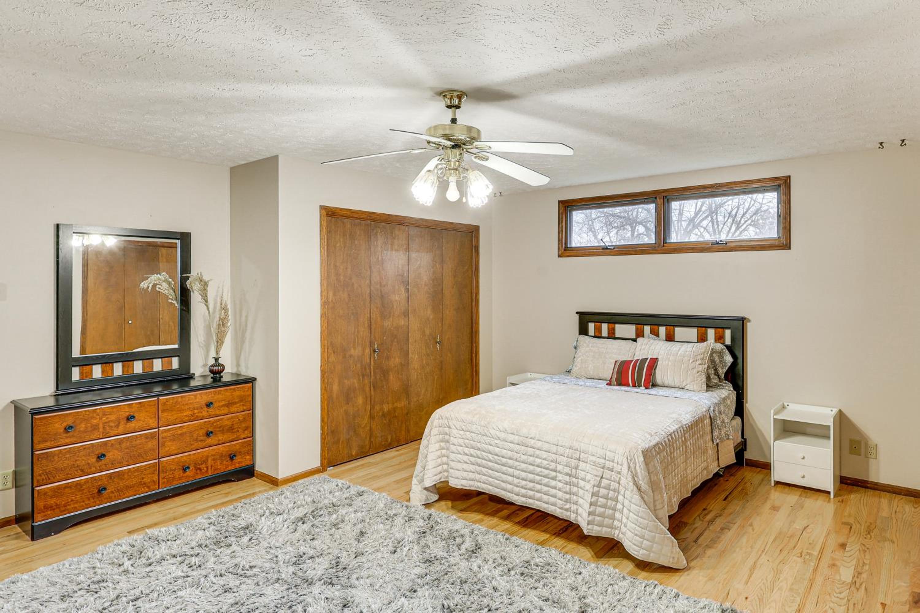 6 Mi to Dtwn Cozy Omaha Apt with Private Yard!