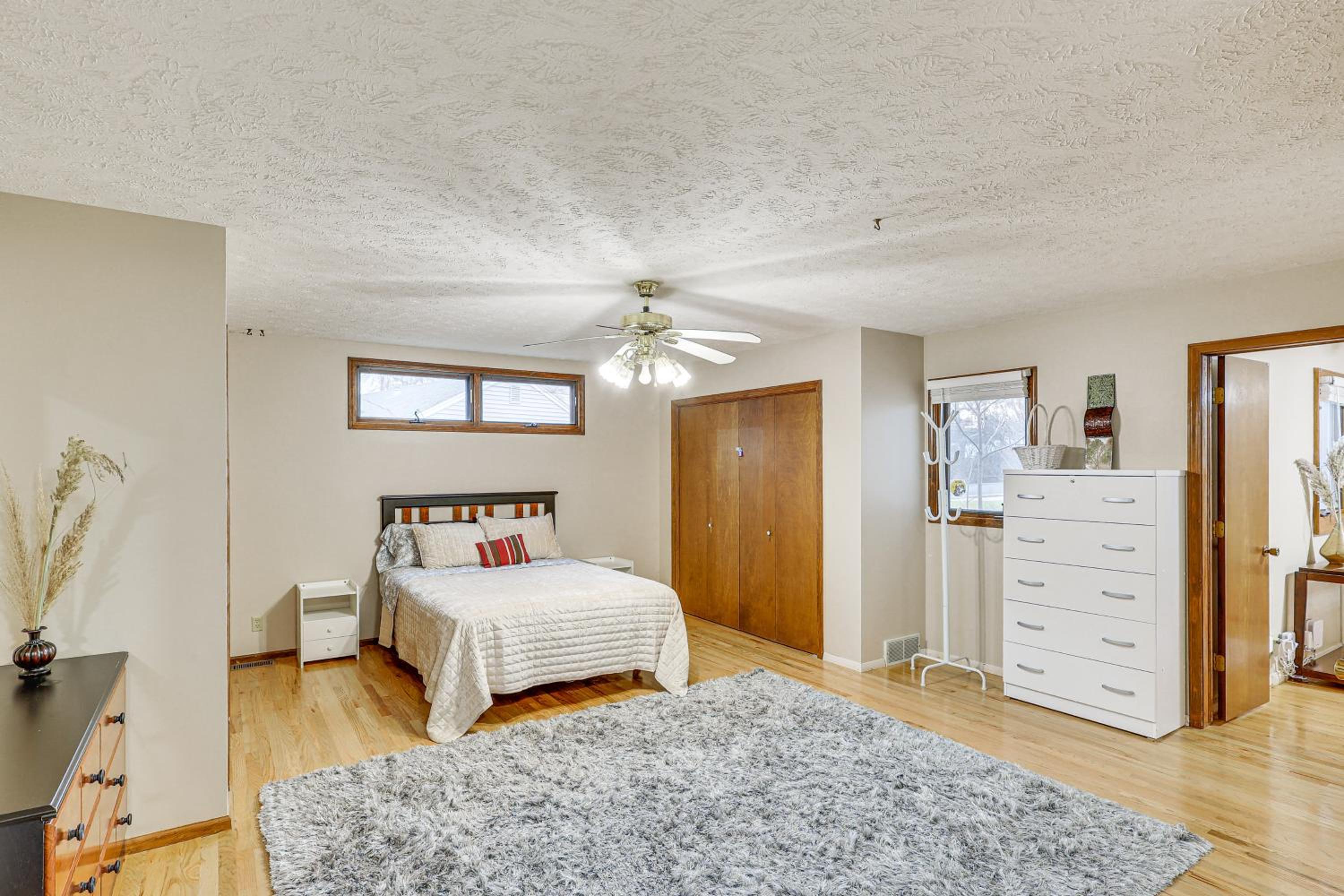 6 Mi to Dtwn Cozy Omaha Apt with Private Yard!