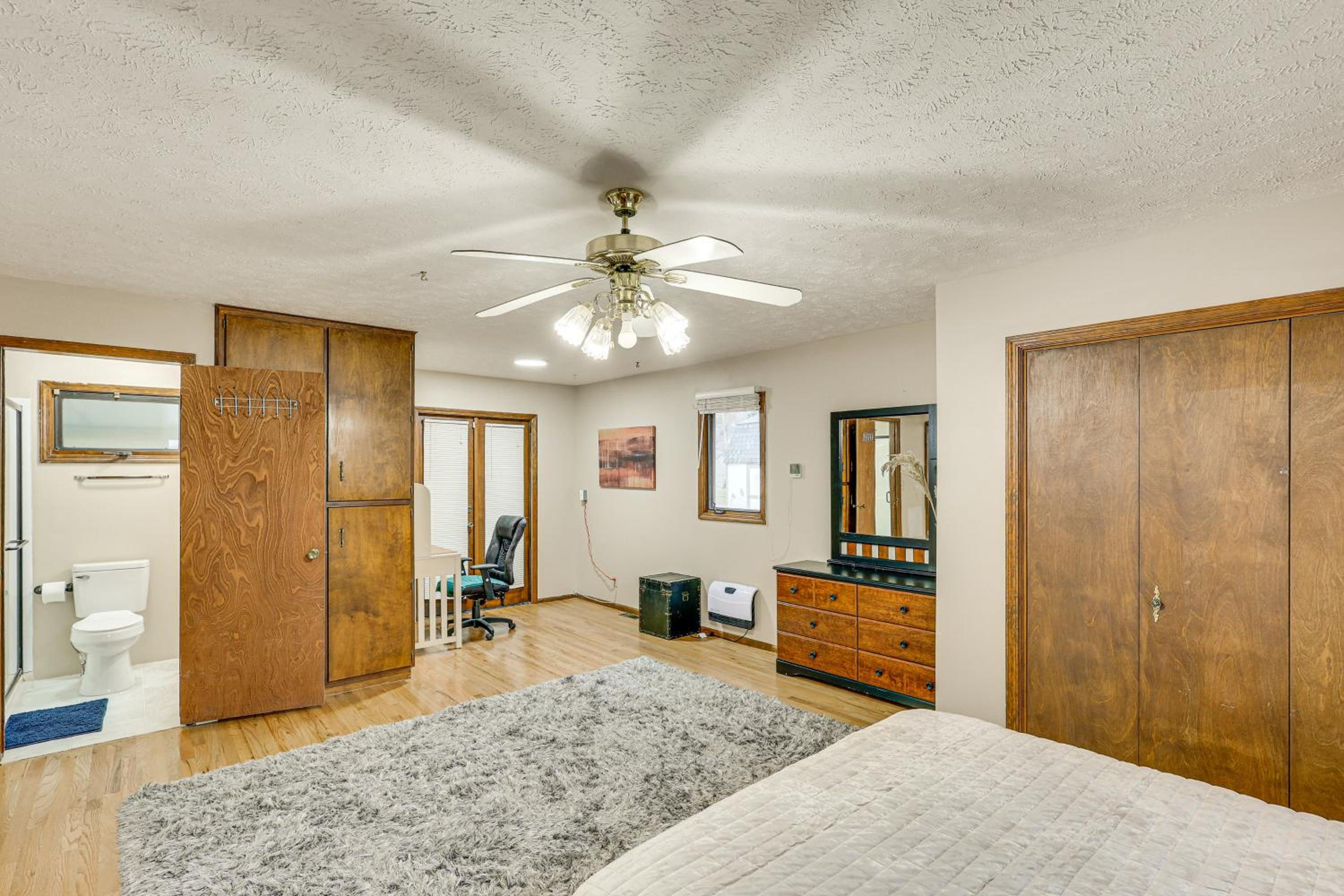 6 Mi to Dtwn Cozy Omaha Apt with Private Yard!