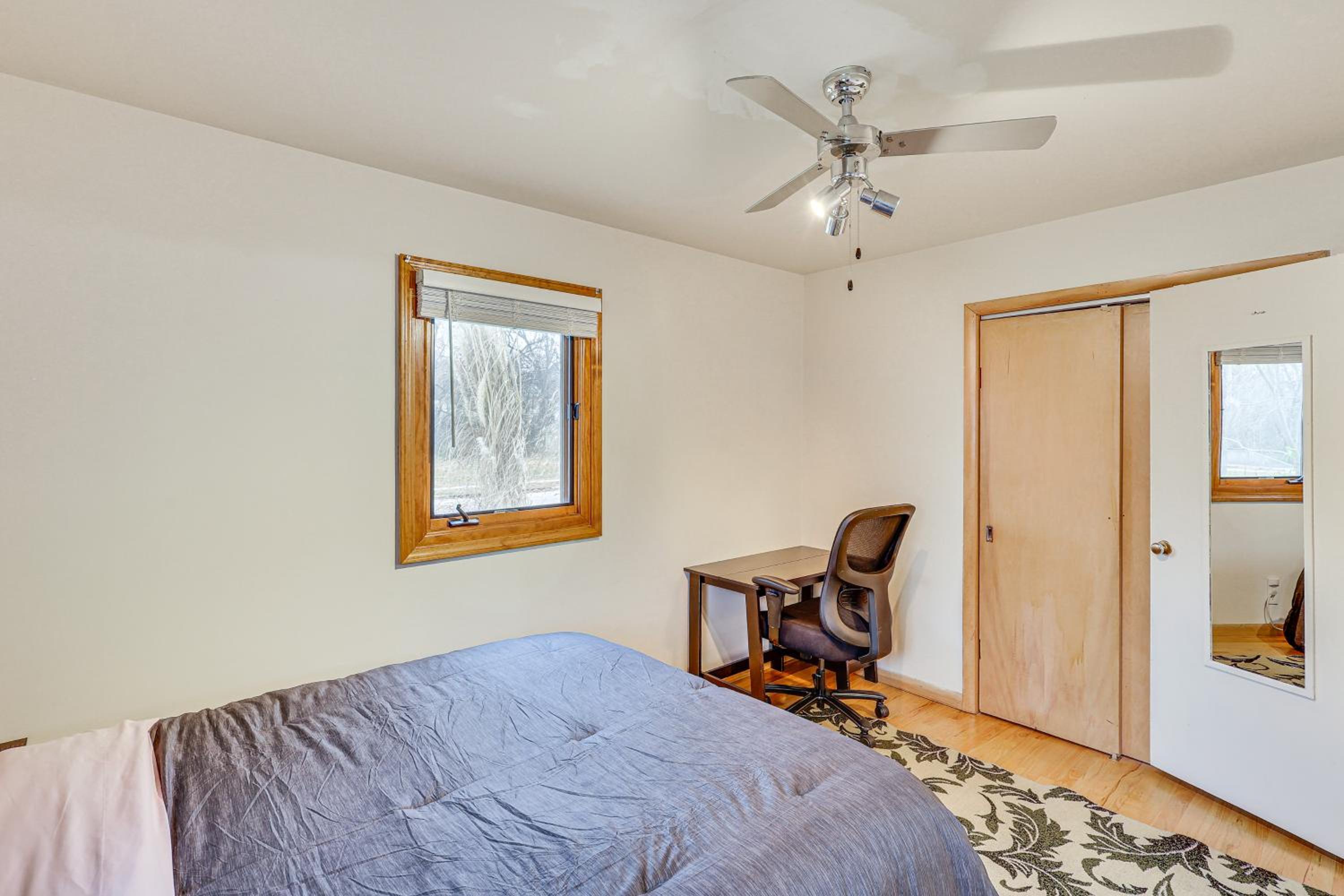 6 Mi to Dtwn Cozy Omaha Apt with Private Yard!