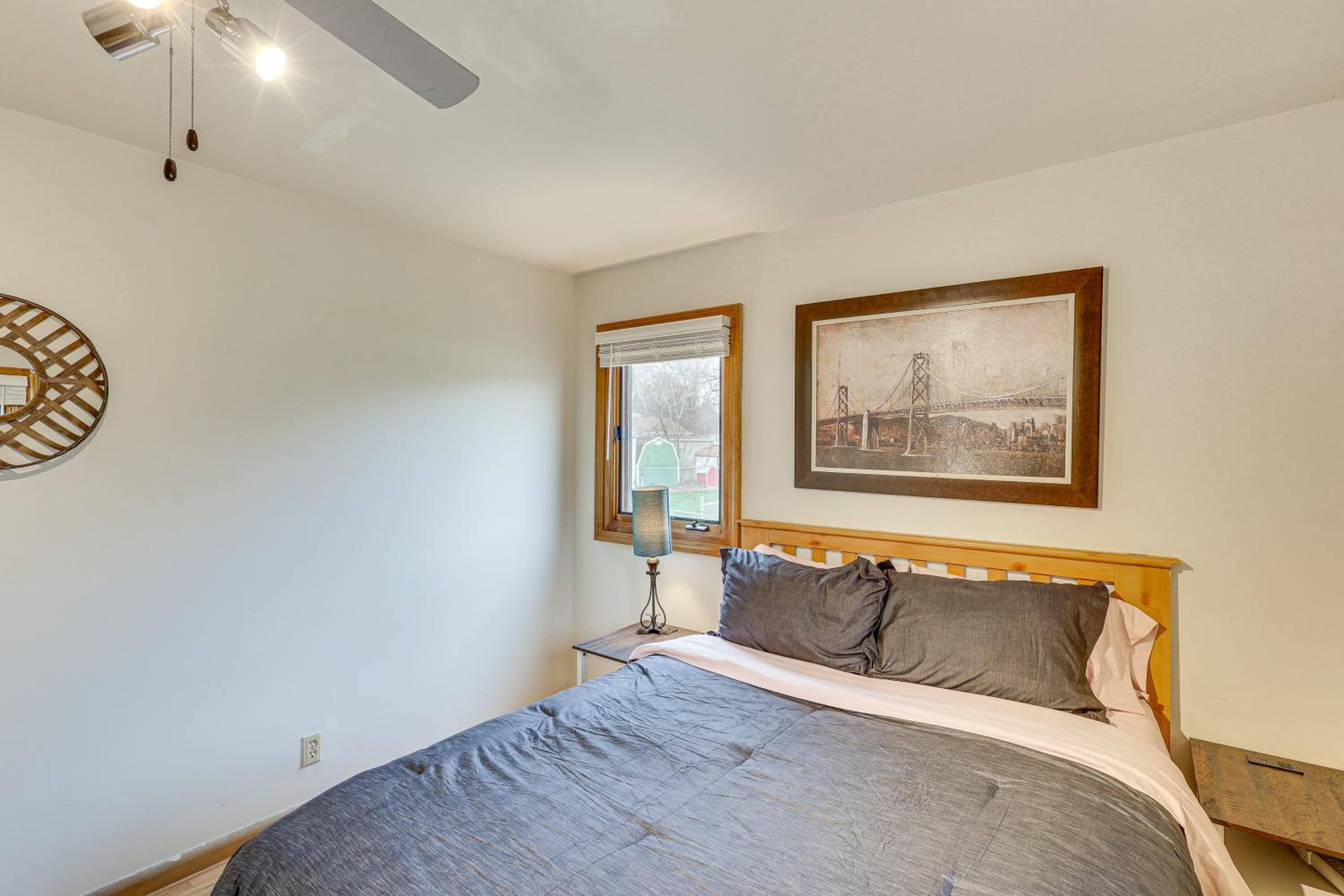 6 Mi to Dtwn Cozy Omaha Apt with Private Yard!