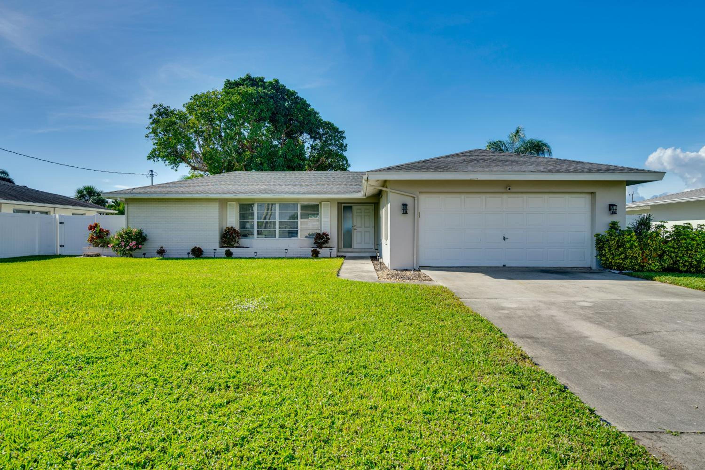 2 Mi to Marina and Beach Cape Coral Home with Dock