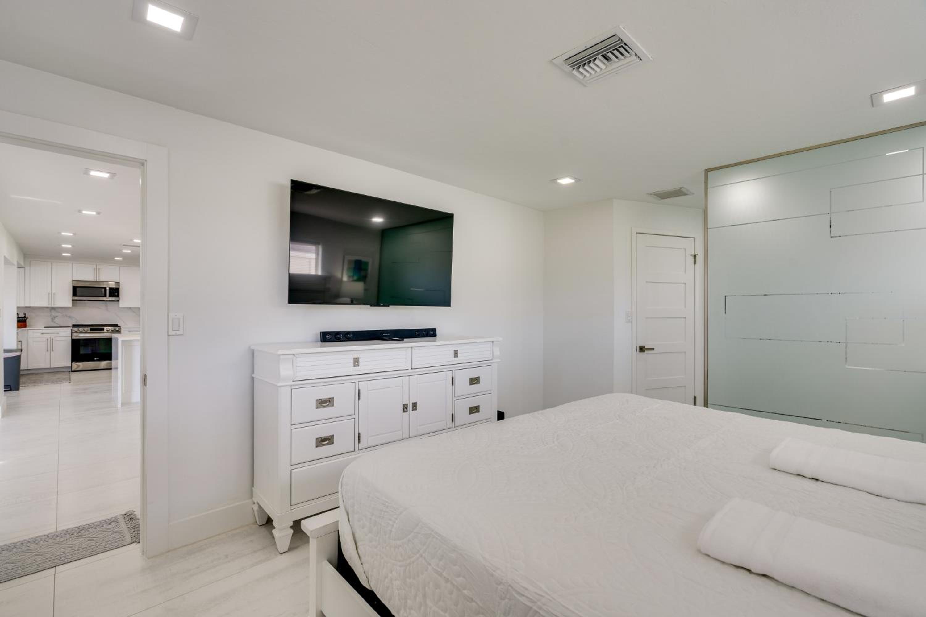 2 Mi to Marina and Beach Cape Coral Home with Dock