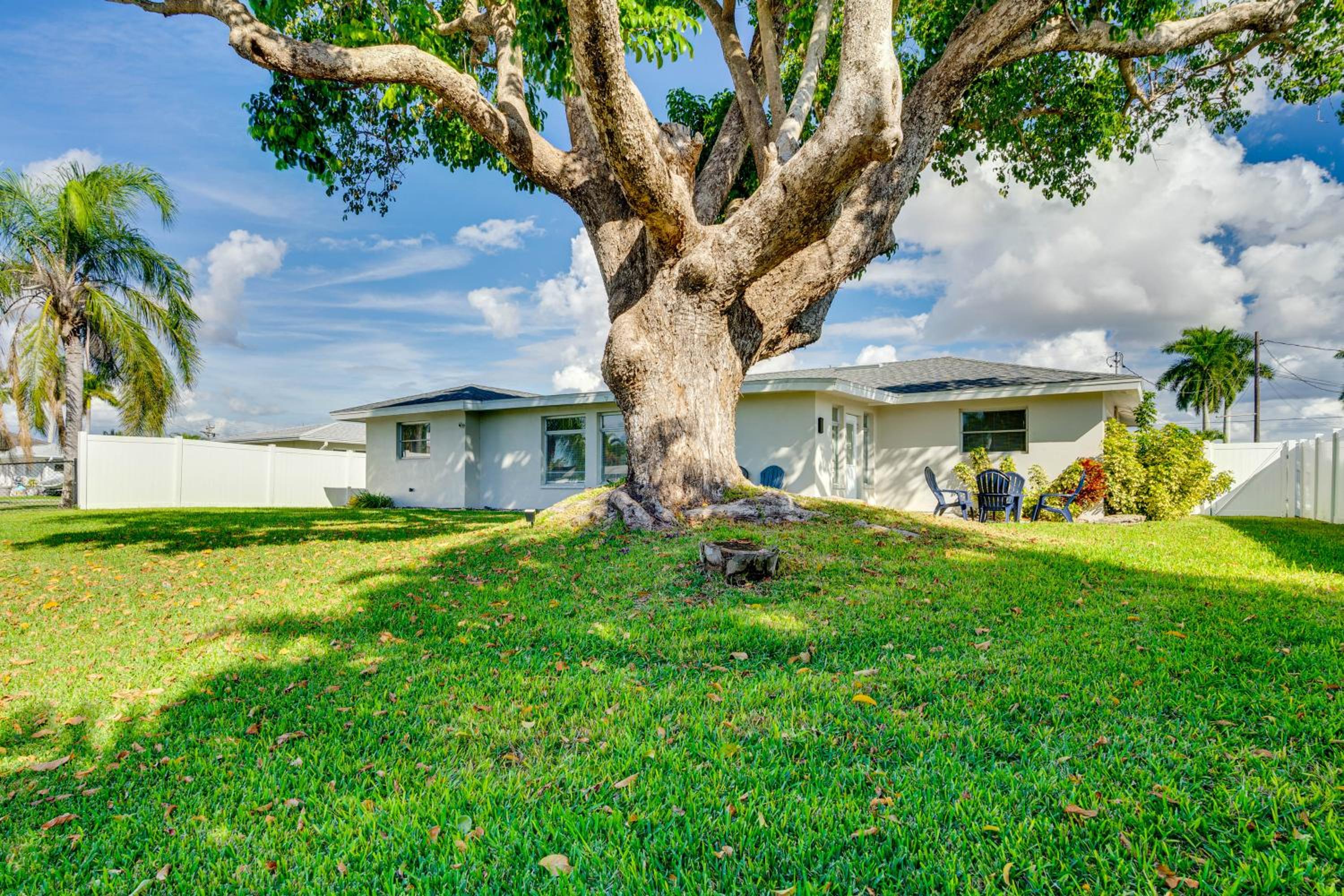 2 Mi to Marina and Beach Cape Coral Home with Dock