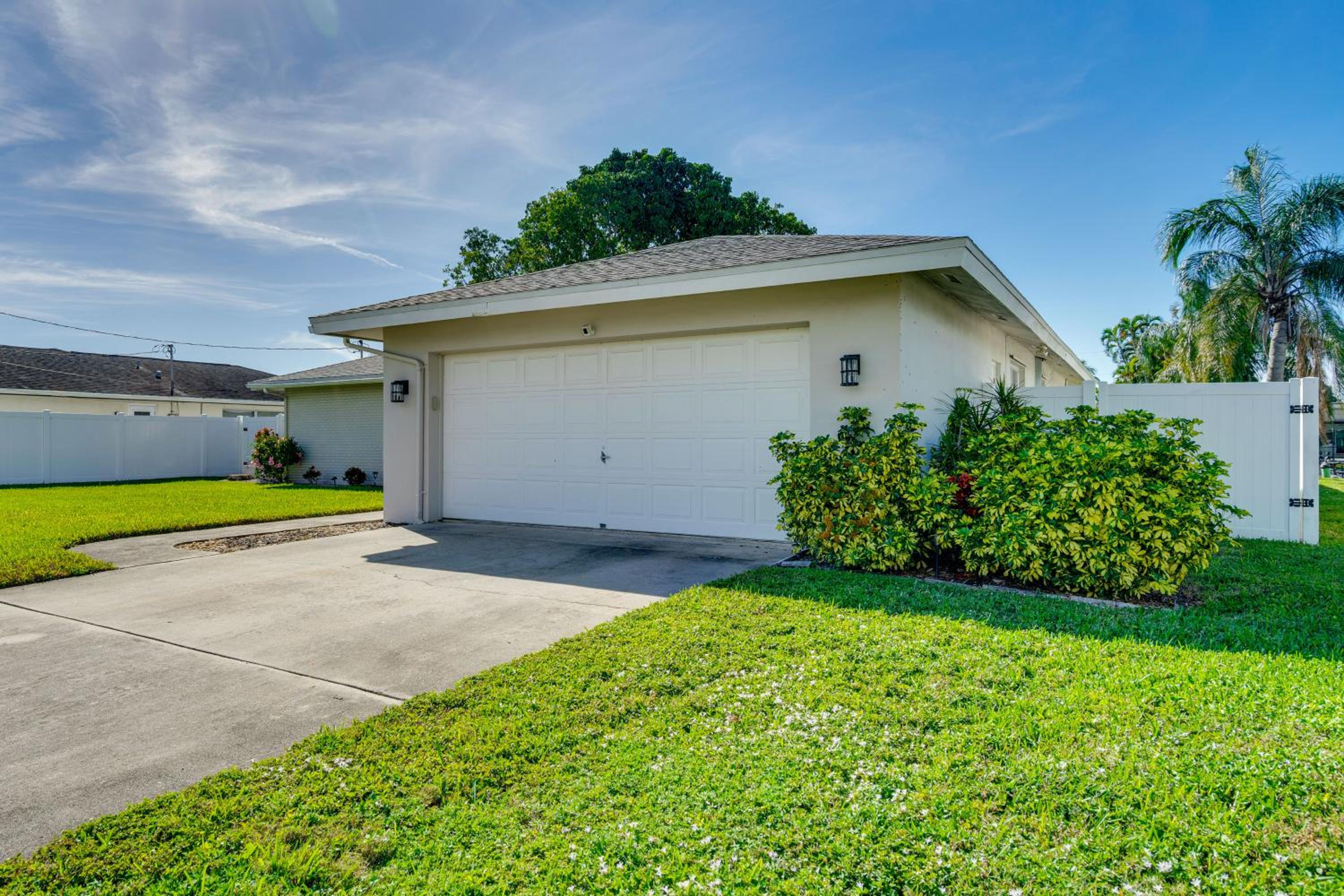 2 Mi to Marina and Beach Cape Coral Home with Dock