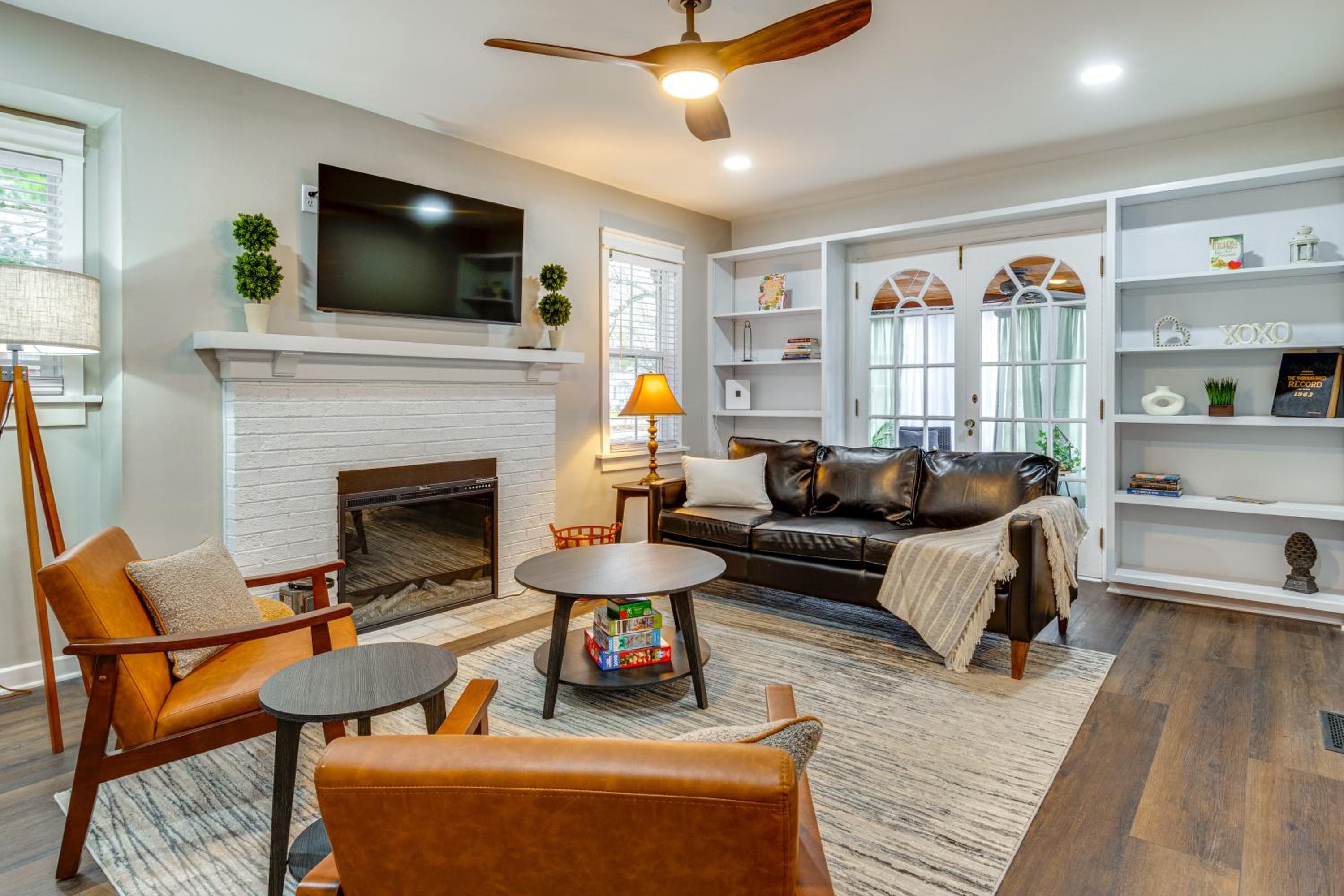 Walk to Downtown Frankfort Patio, Firepit and More!