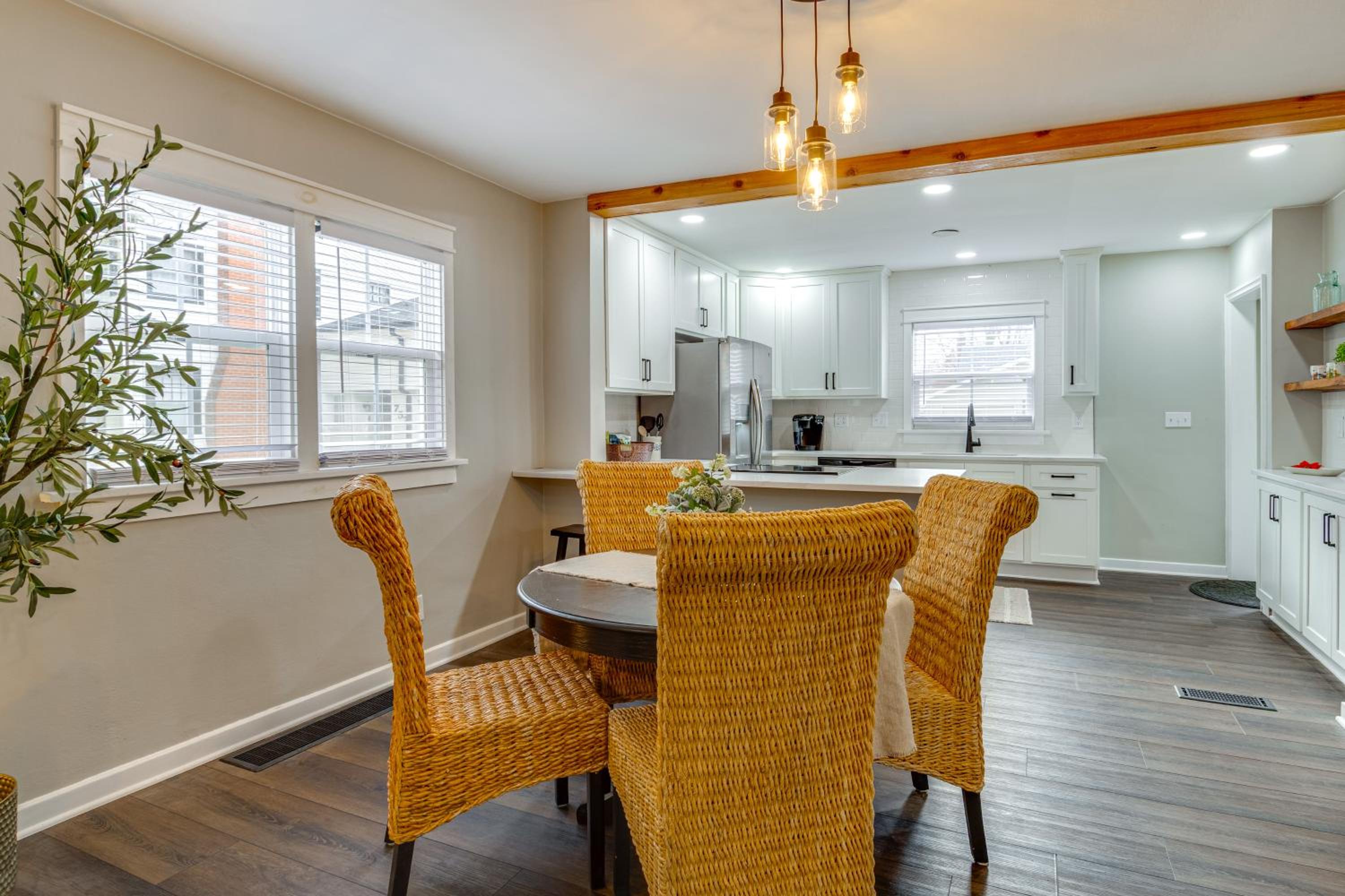 Walk to Downtown Frankfort Patio, Firepit and More!