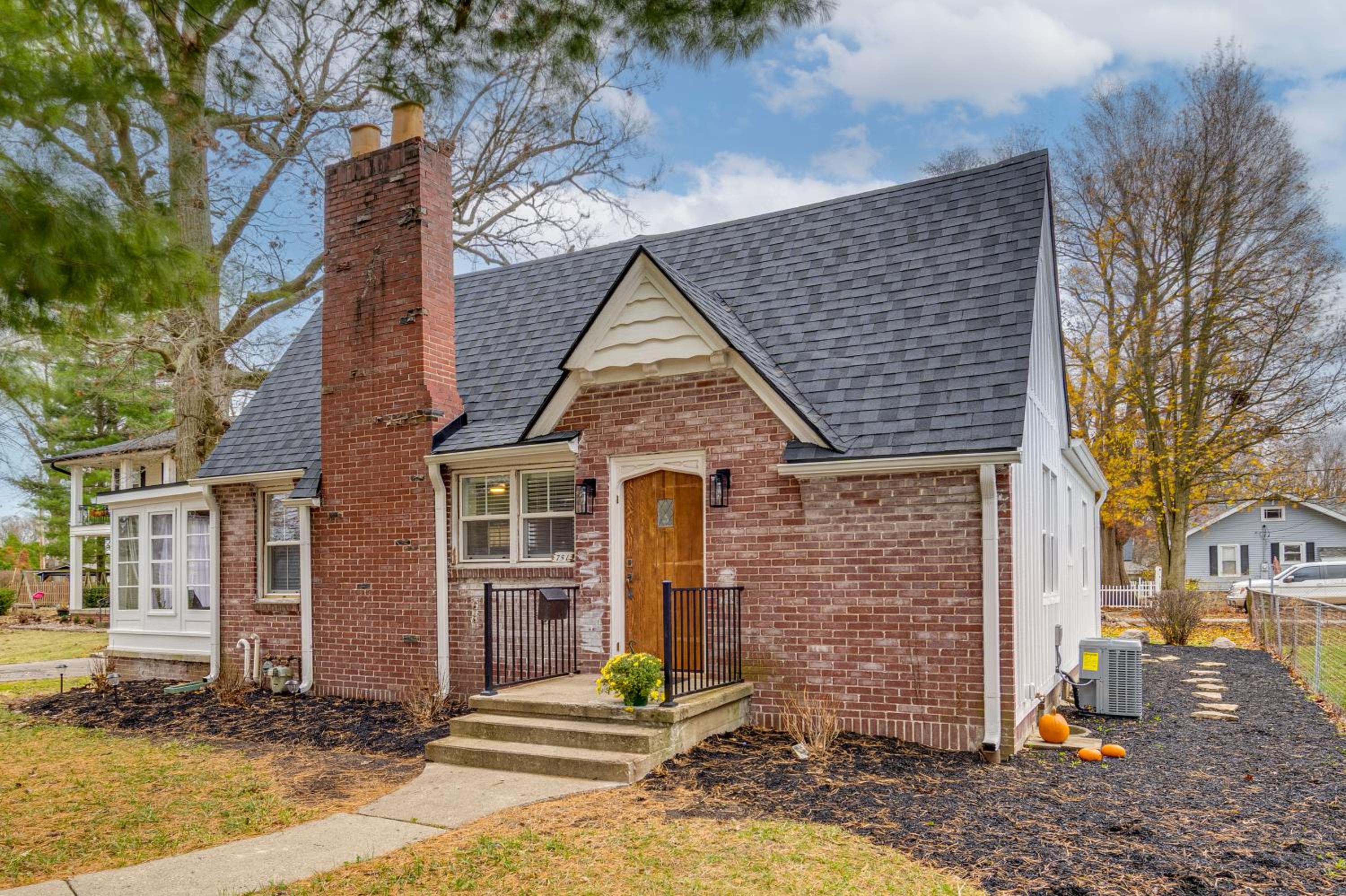 Walk to Downtown Frankfort Patio, Firepit and More!