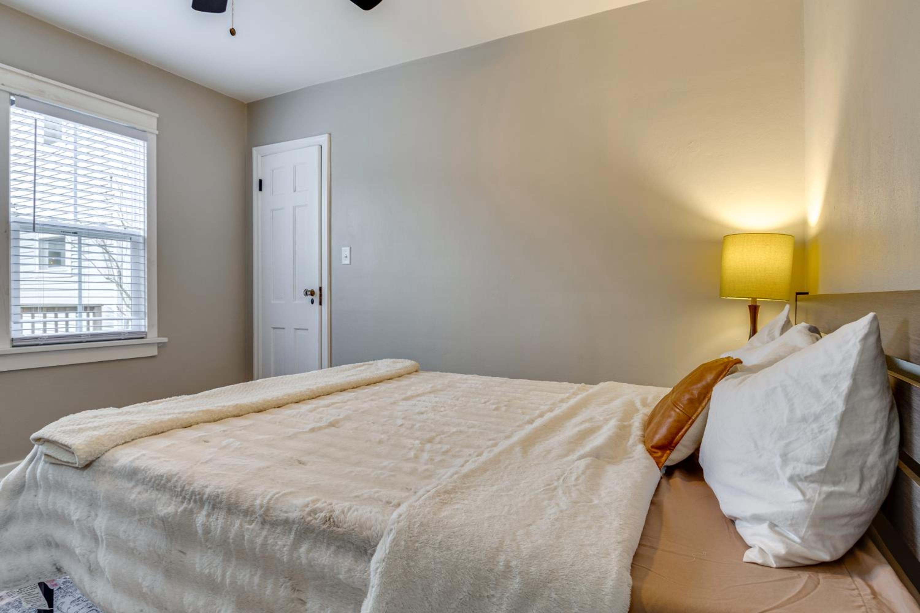 Walk to Downtown Frankfort Patio, Firepit and More!
