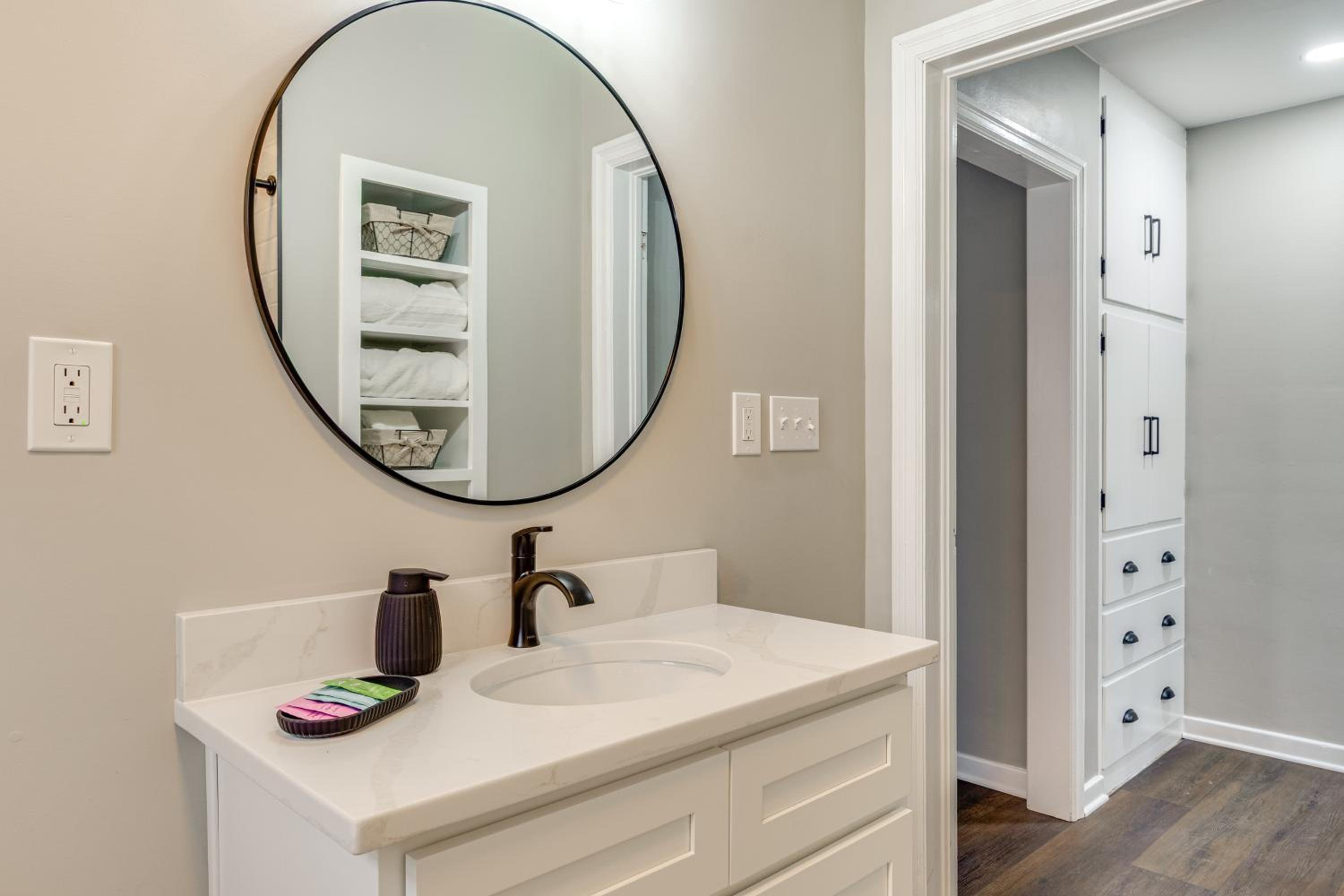 Walk to Downtown Frankfort Patio, Firepit and More!