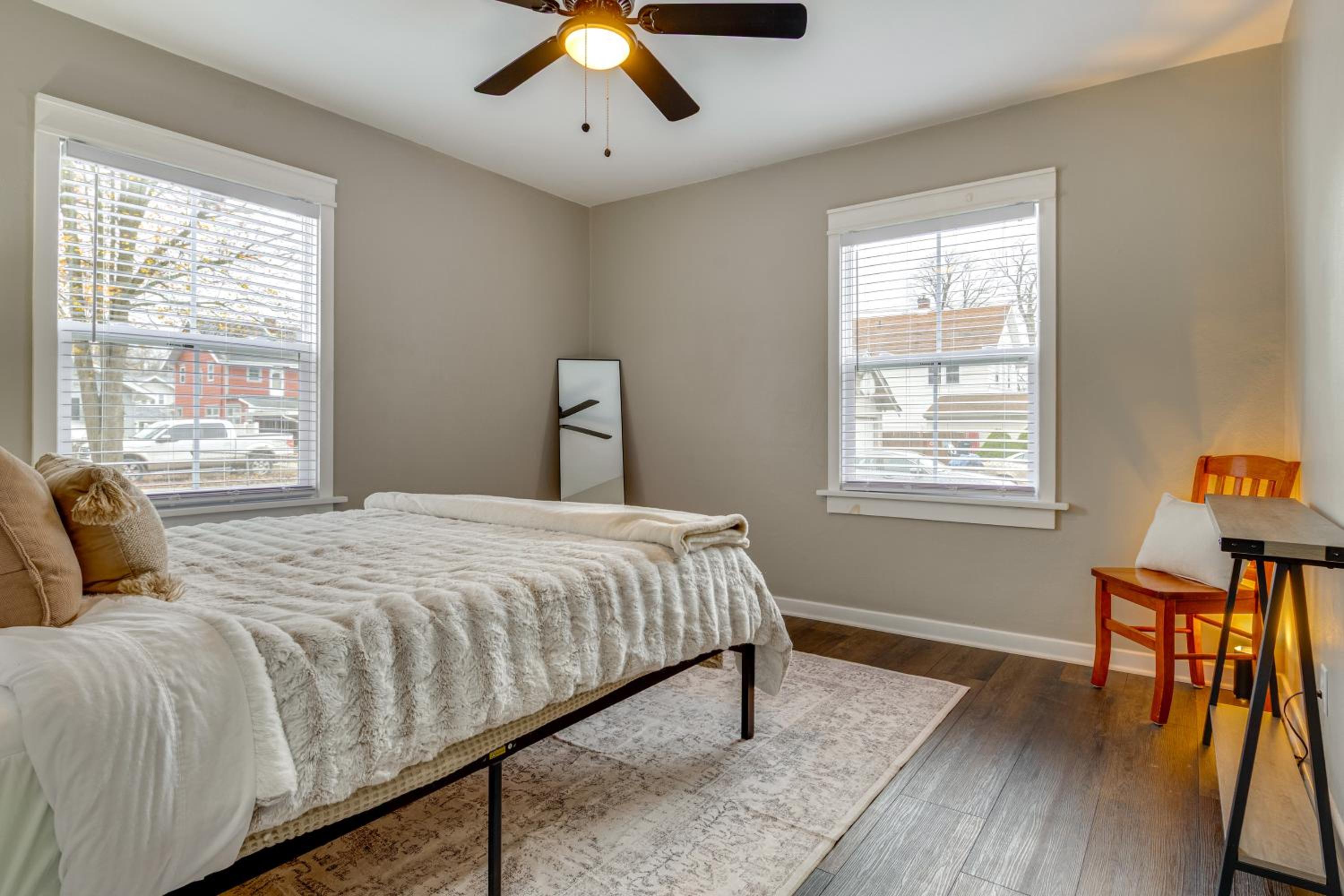 Walk to Downtown Frankfort Patio, Firepit and More!