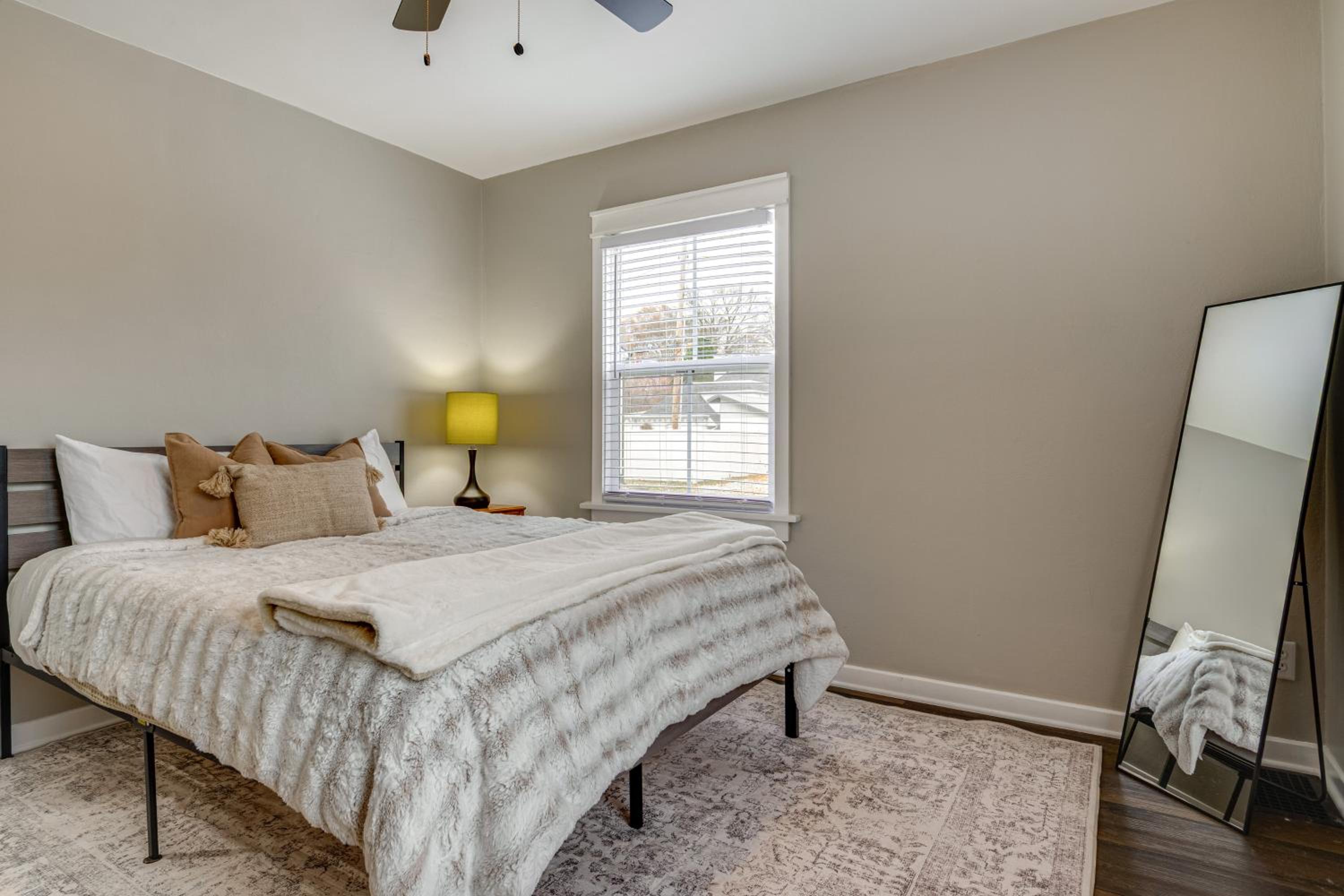Walk to Downtown Frankfort Patio, Firepit and More!