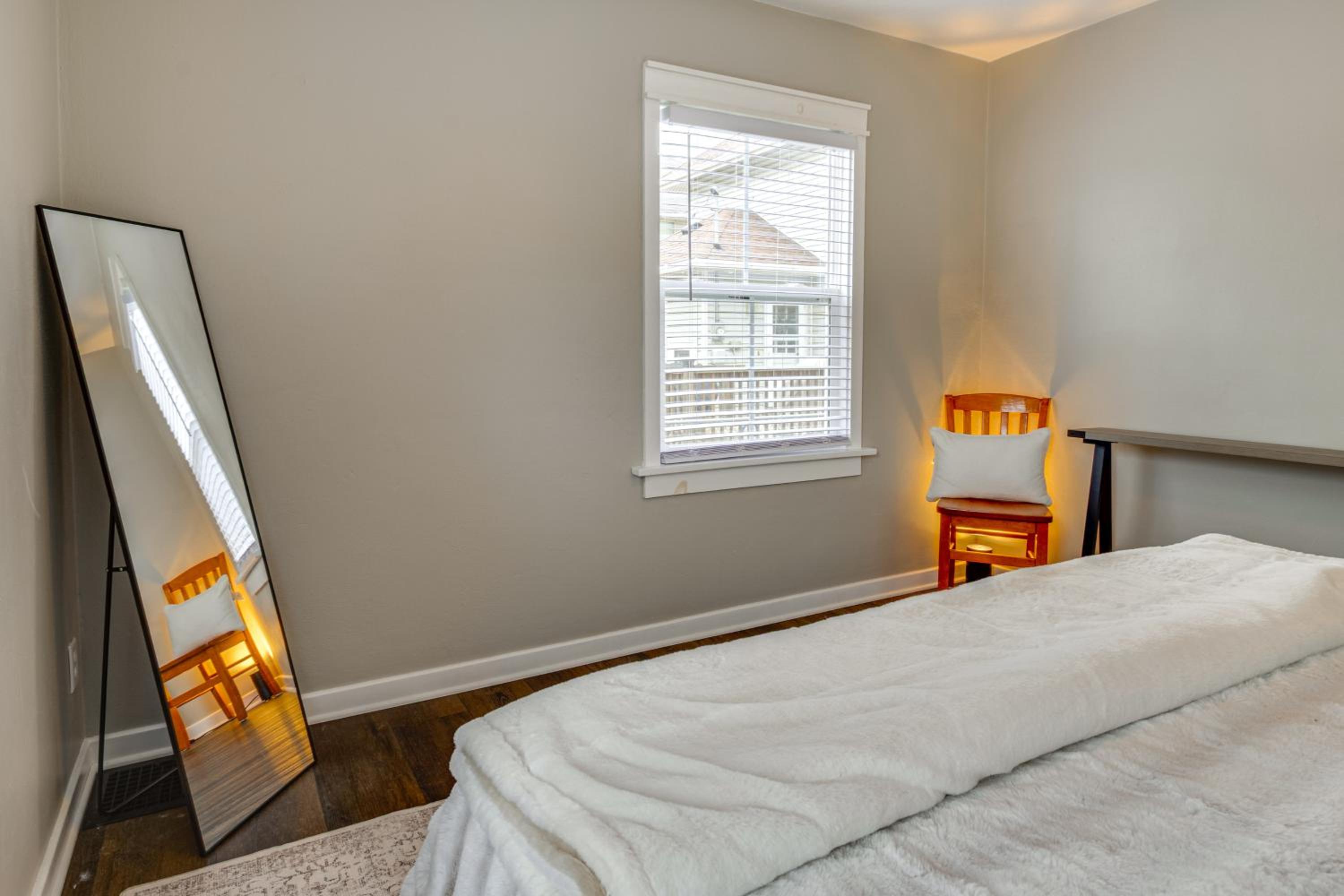 Walk to Downtown Frankfort Patio, Firepit and More!