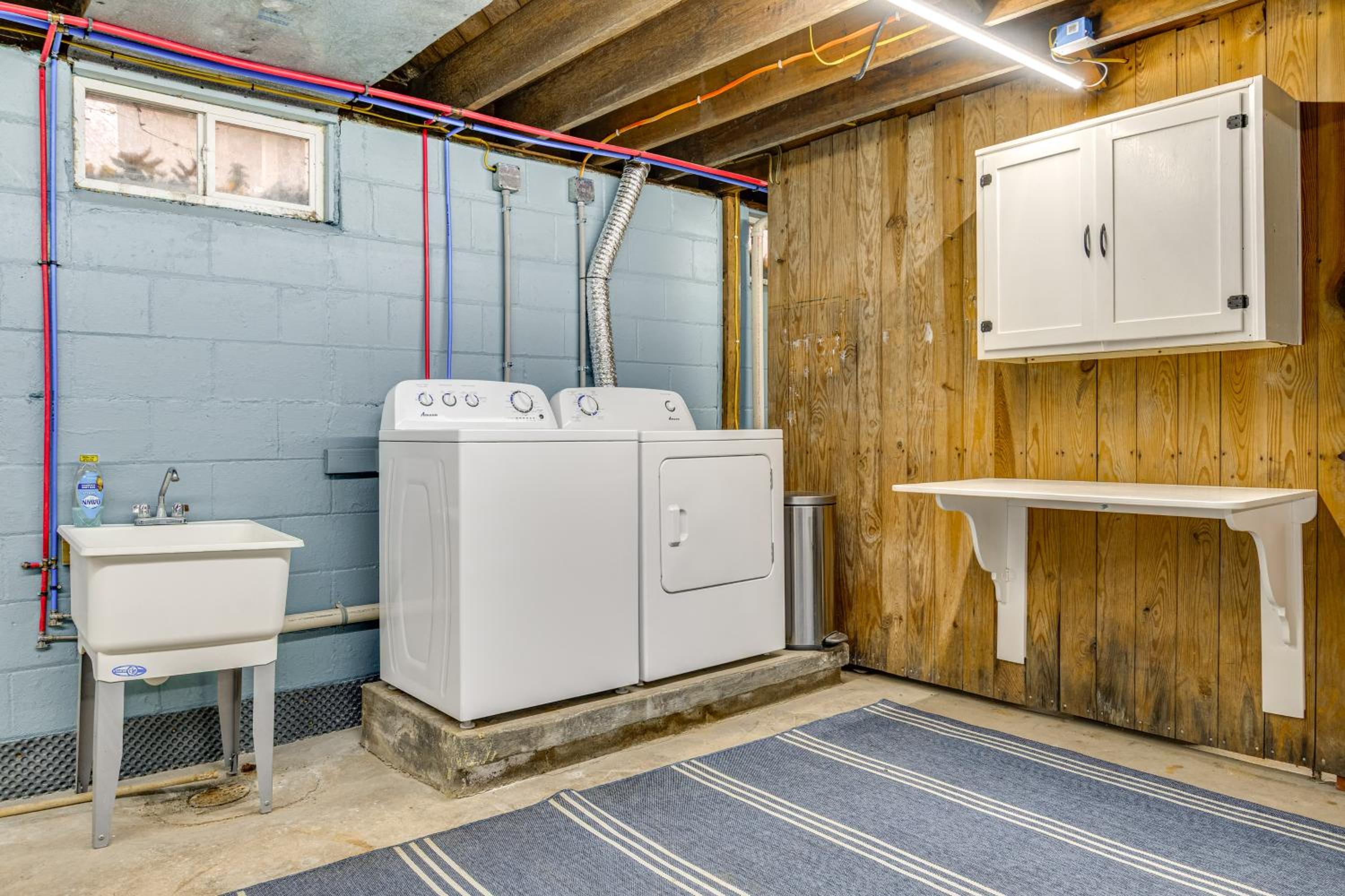 Walk to Downtown Frankfort Patio, Firepit and More!