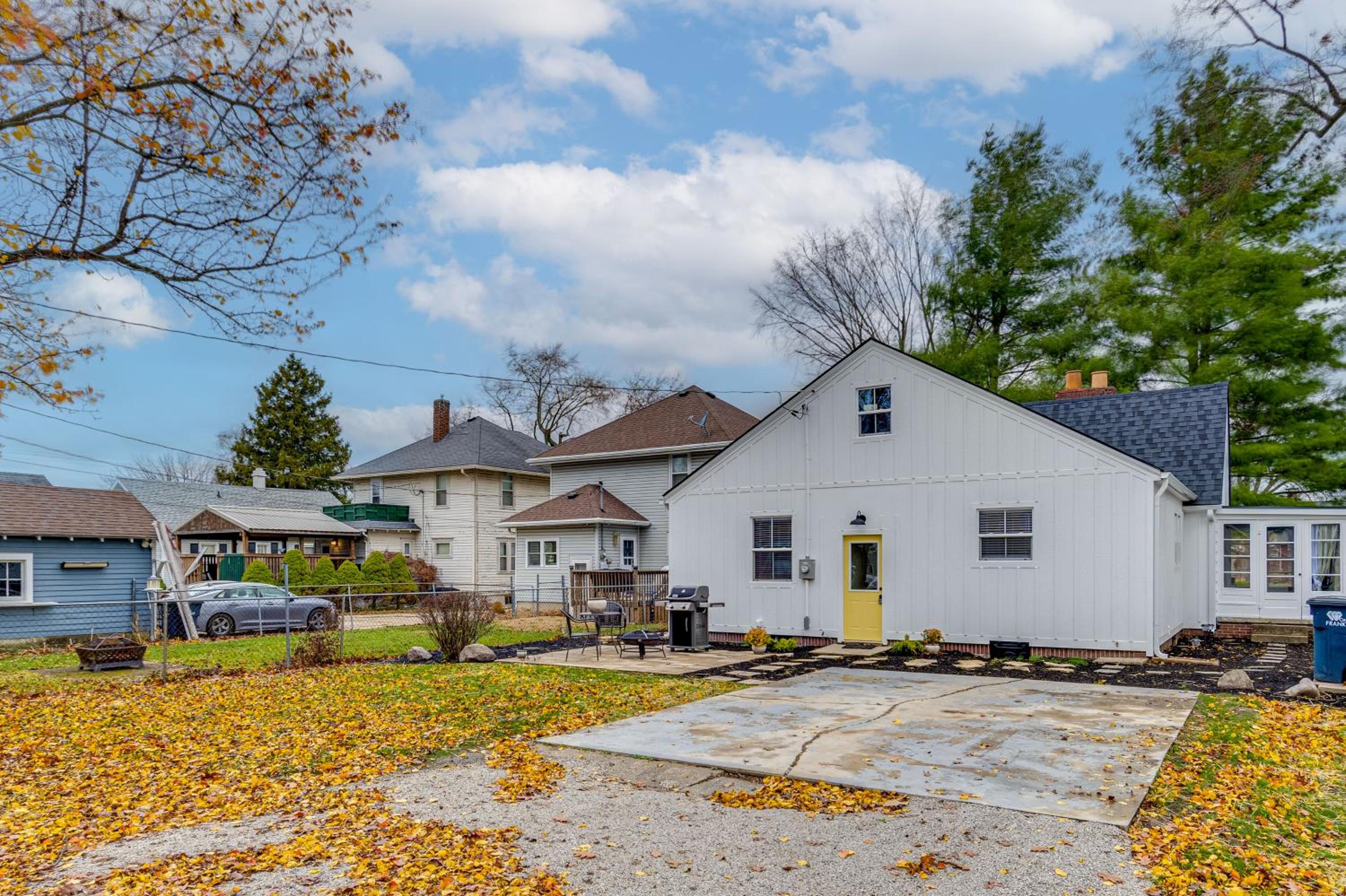 Walk to Downtown Frankfort Patio, Firepit and More!