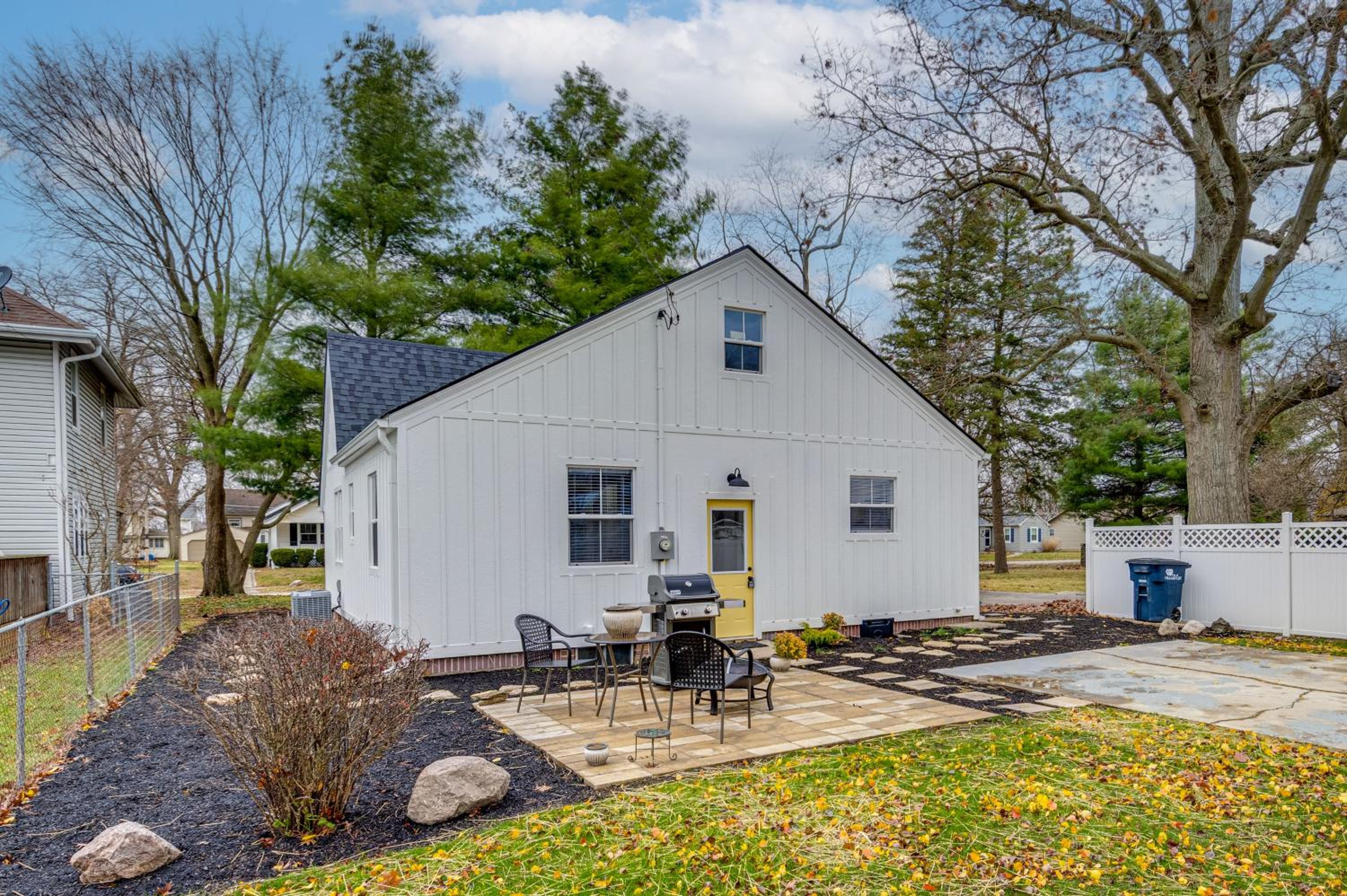 Walk to Downtown Frankfort Patio, Firepit and More!