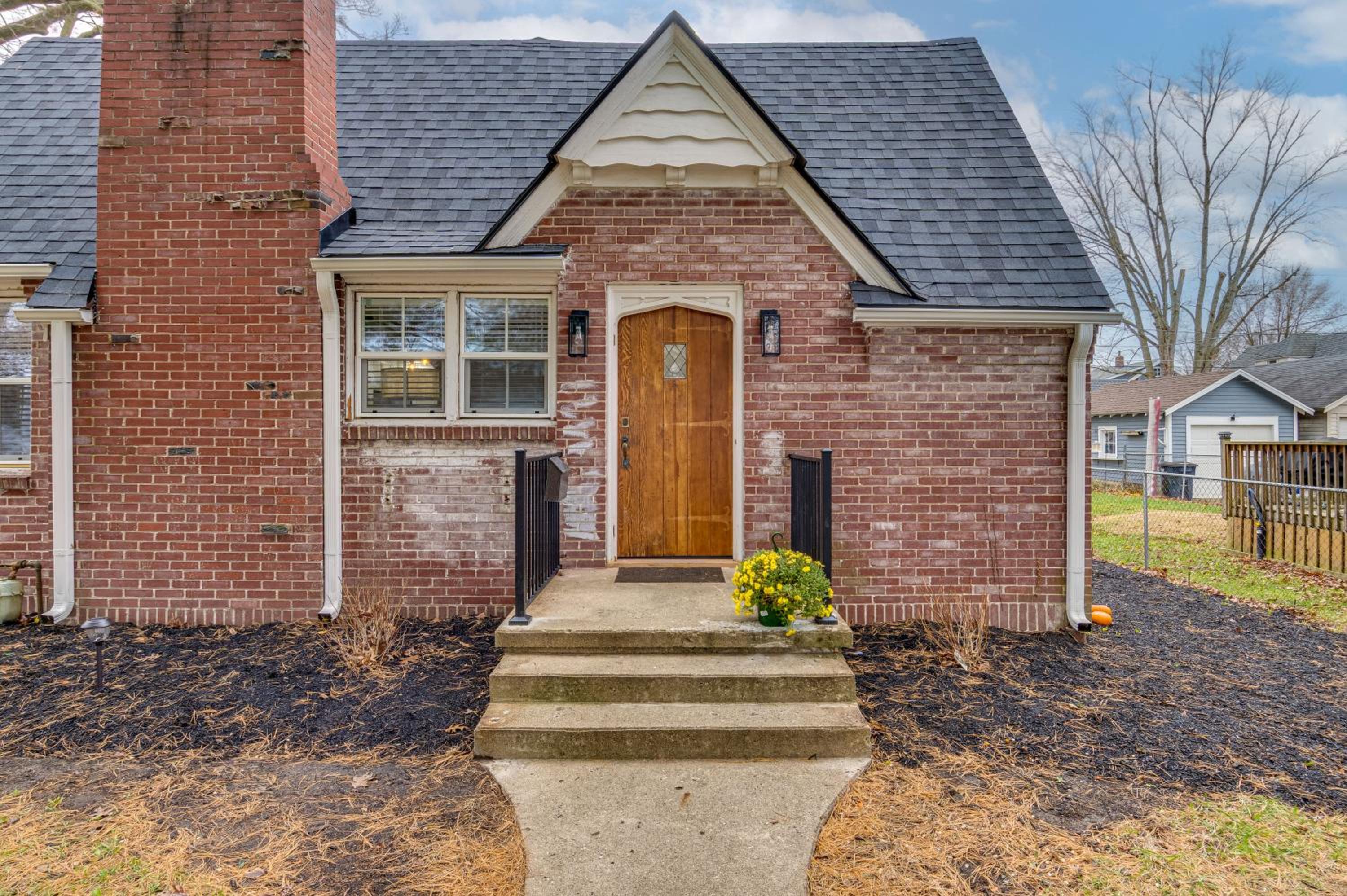 Walk to Downtown Frankfort Patio, Firepit and More!