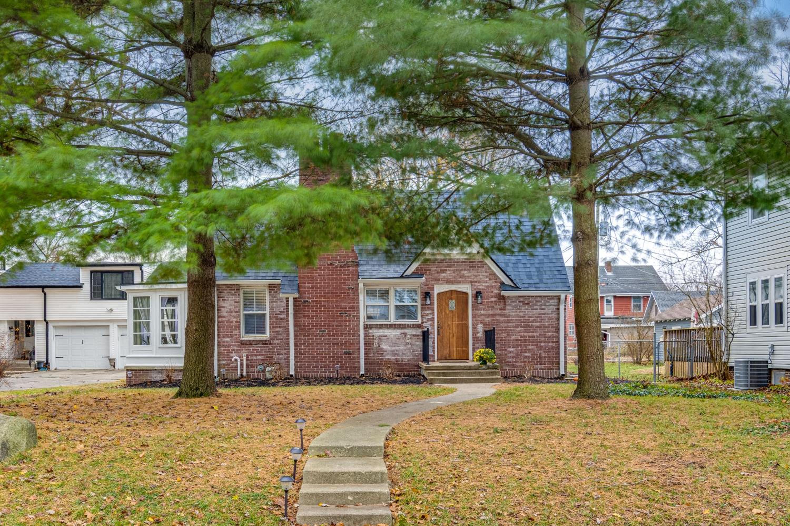 Walk to Downtown Frankfort Patio, Firepit and More!
