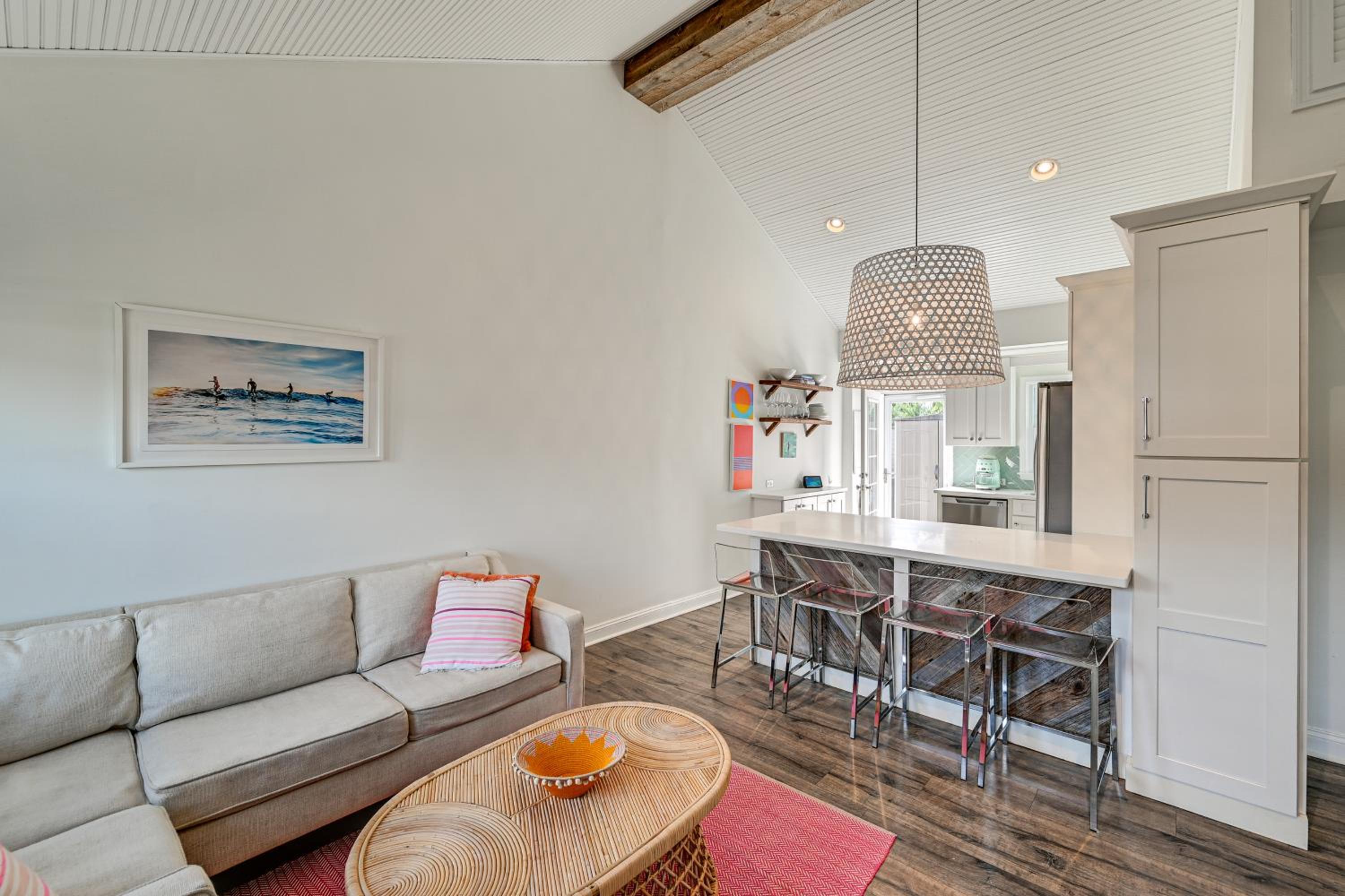 Walk to Beach and Dtwn Dining! Avalon Coastal Escape