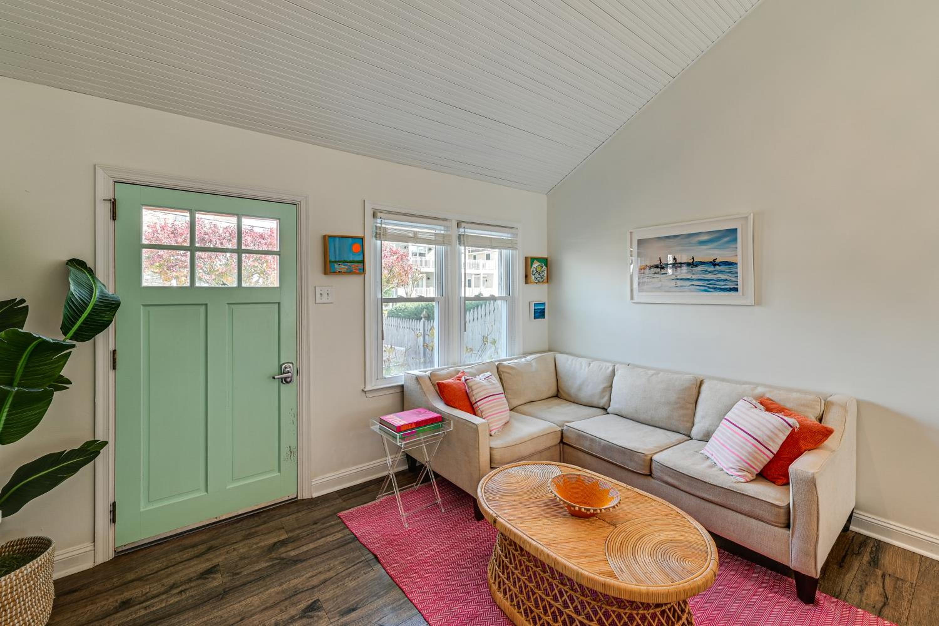 Walk to Beach and Dtwn Dining! Avalon Coastal Escape