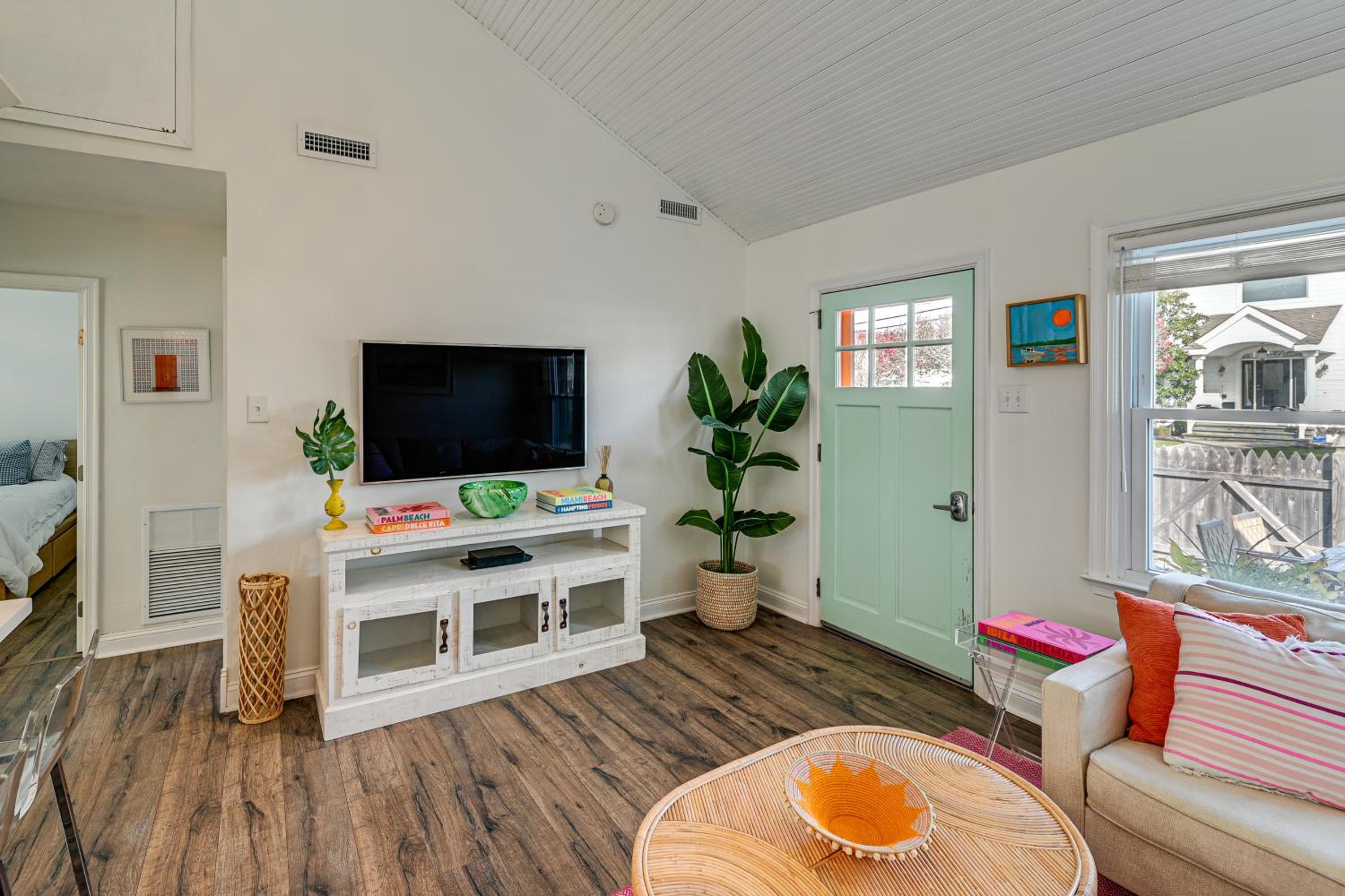 Walk to Beach and Dtwn Dining! Avalon Coastal Escape