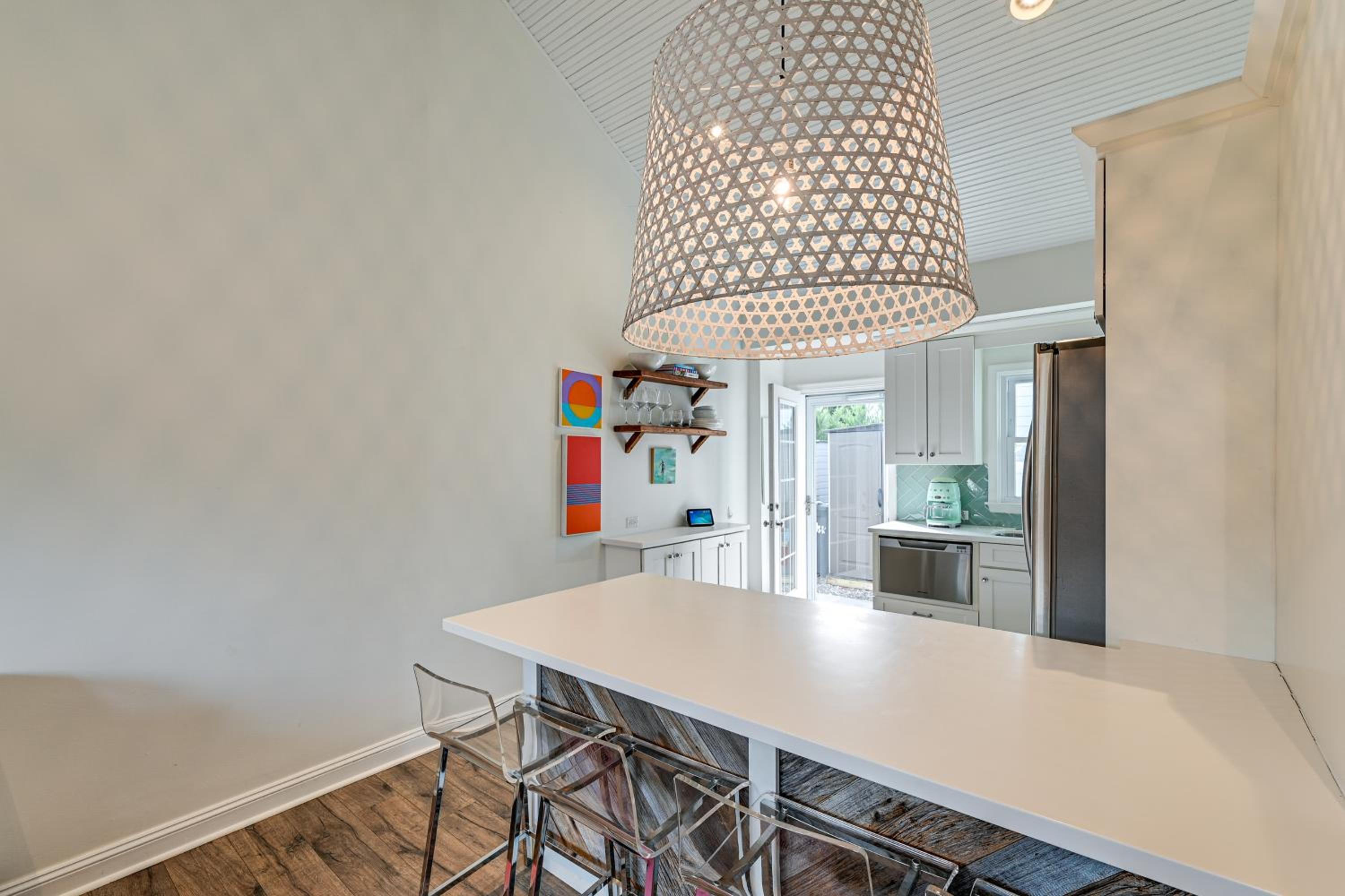 Walk to Beach and Dtwn Dining! Avalon Coastal Escape