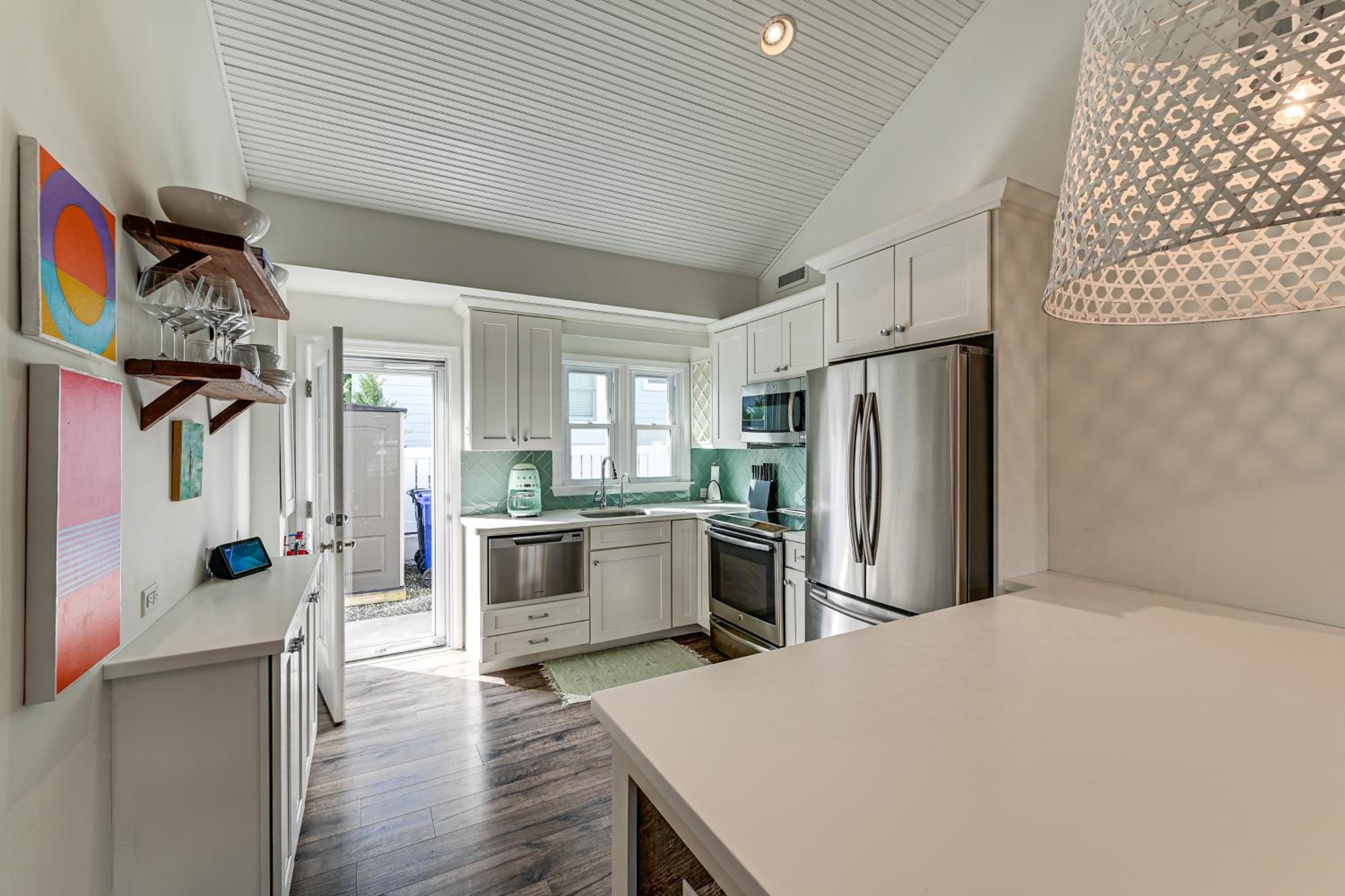 Walk to Beach and Dtwn Dining! Avalon Coastal Escape