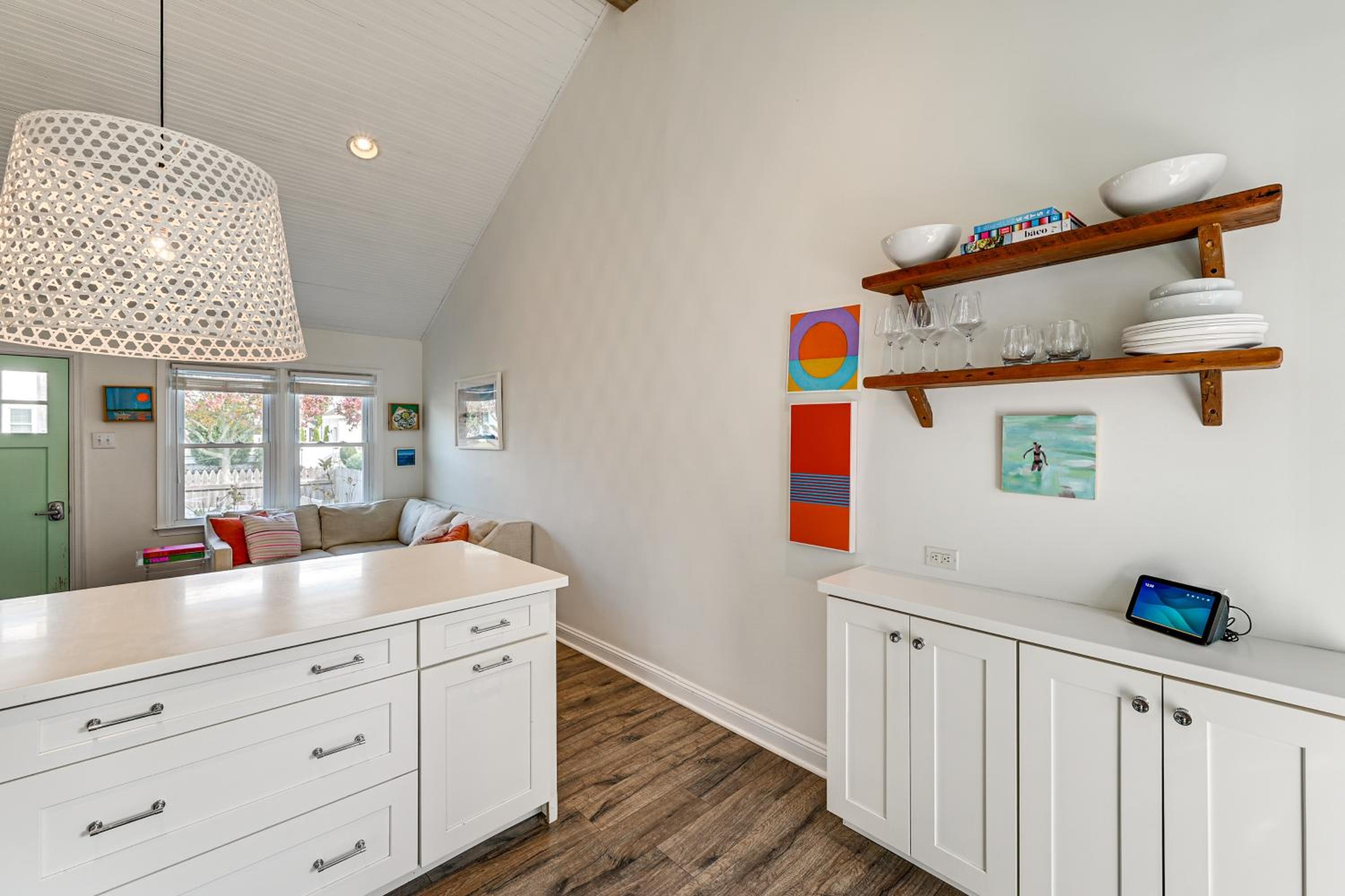 Walk to Beach and Dtwn Dining! Avalon Coastal Escape
