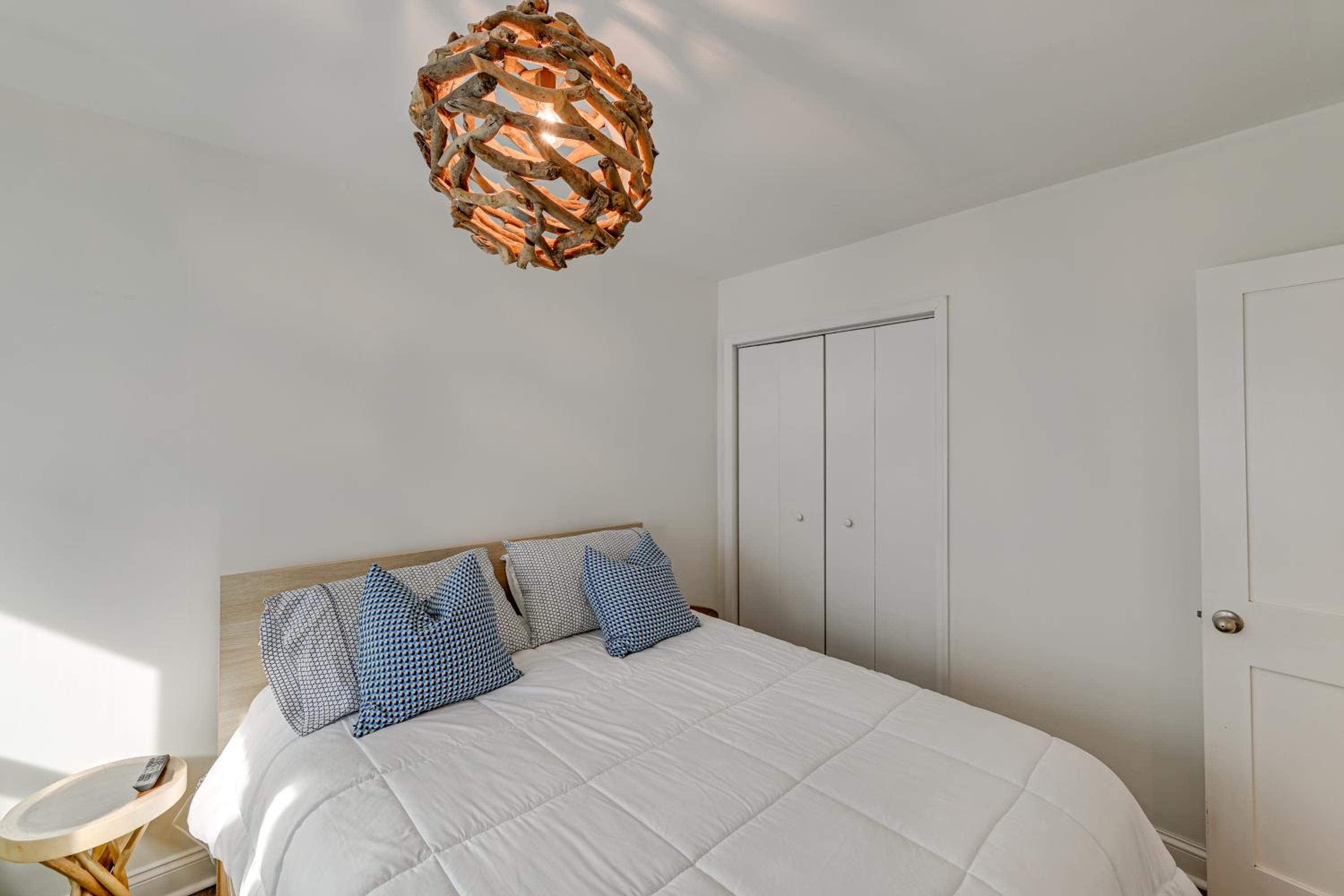 Walk to Beach and Dtwn Dining! Avalon Coastal Escape