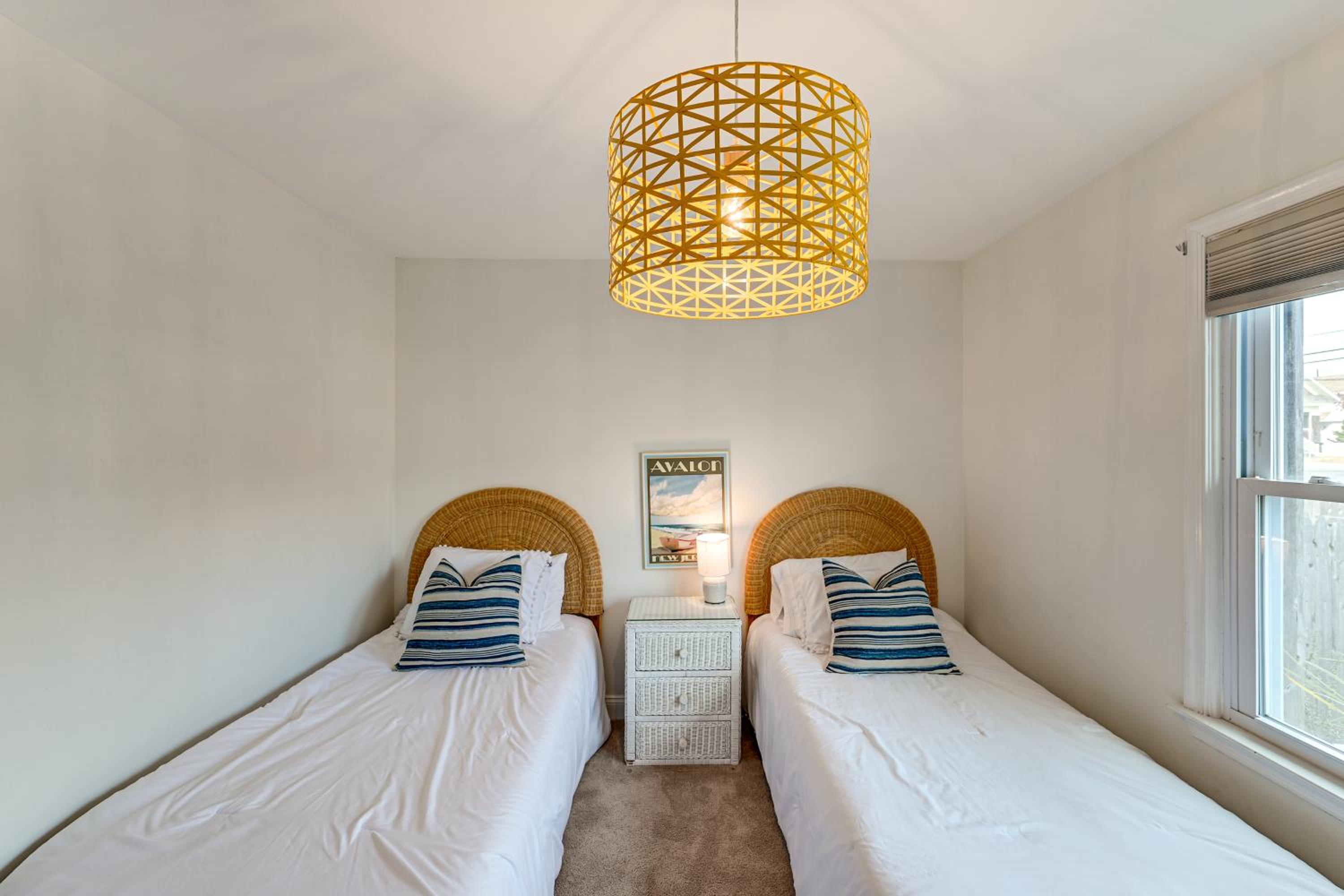Walk to Beach and Dtwn Dining! Avalon Coastal Escape
