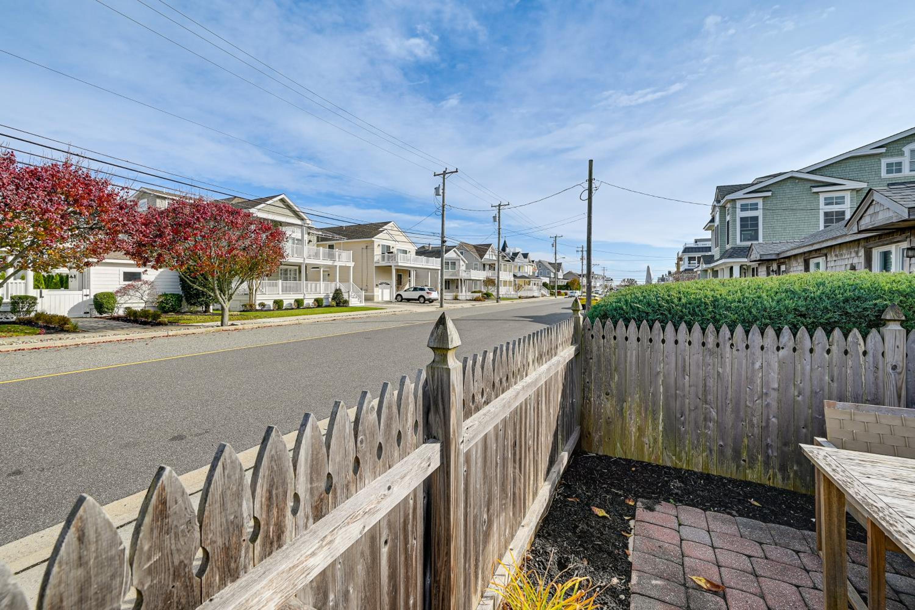 Walk to Beach and Dtwn Dining! Avalon Coastal Escape