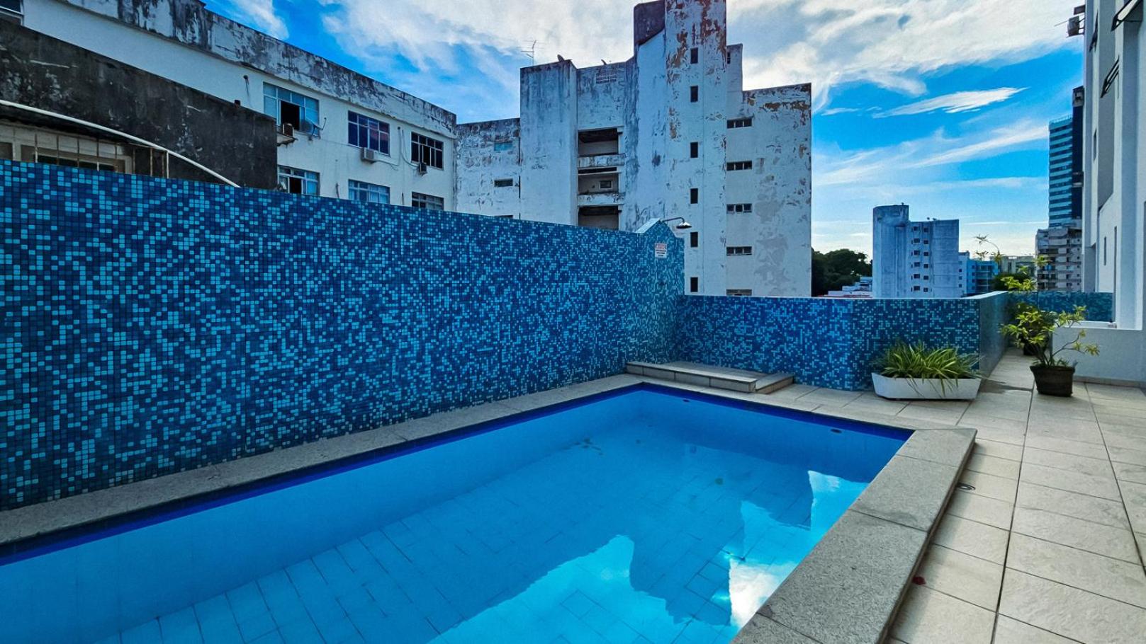 Apto Alto Padrao com Garagem e Piscina na Graca